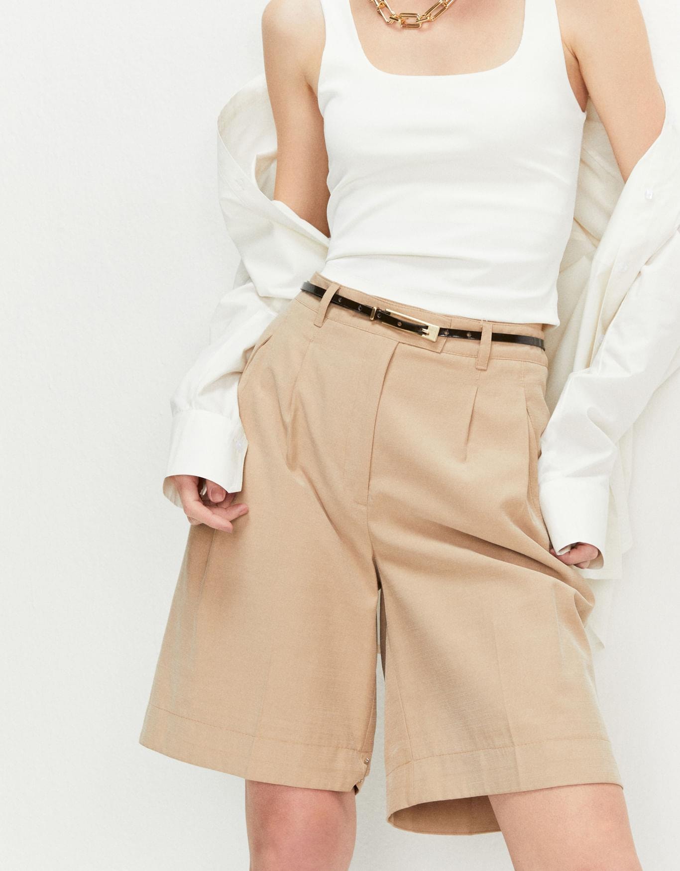 Bermuda Alfaiatada Com Pregas