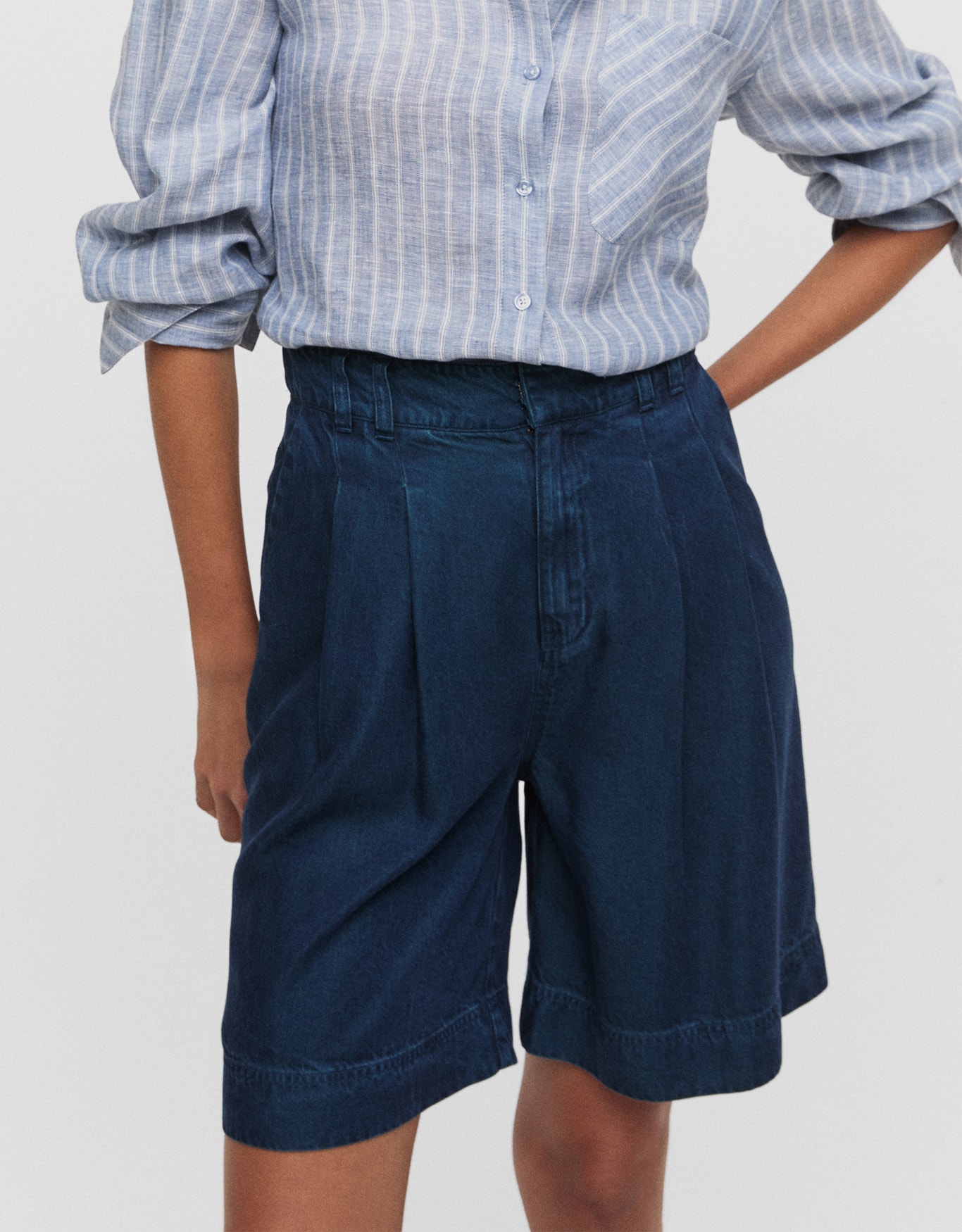 Bermuda Pregas Liocel Jeans