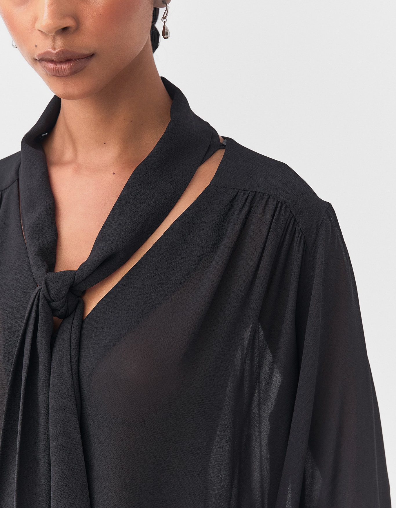 Blusa Ampla Detalhe Gola