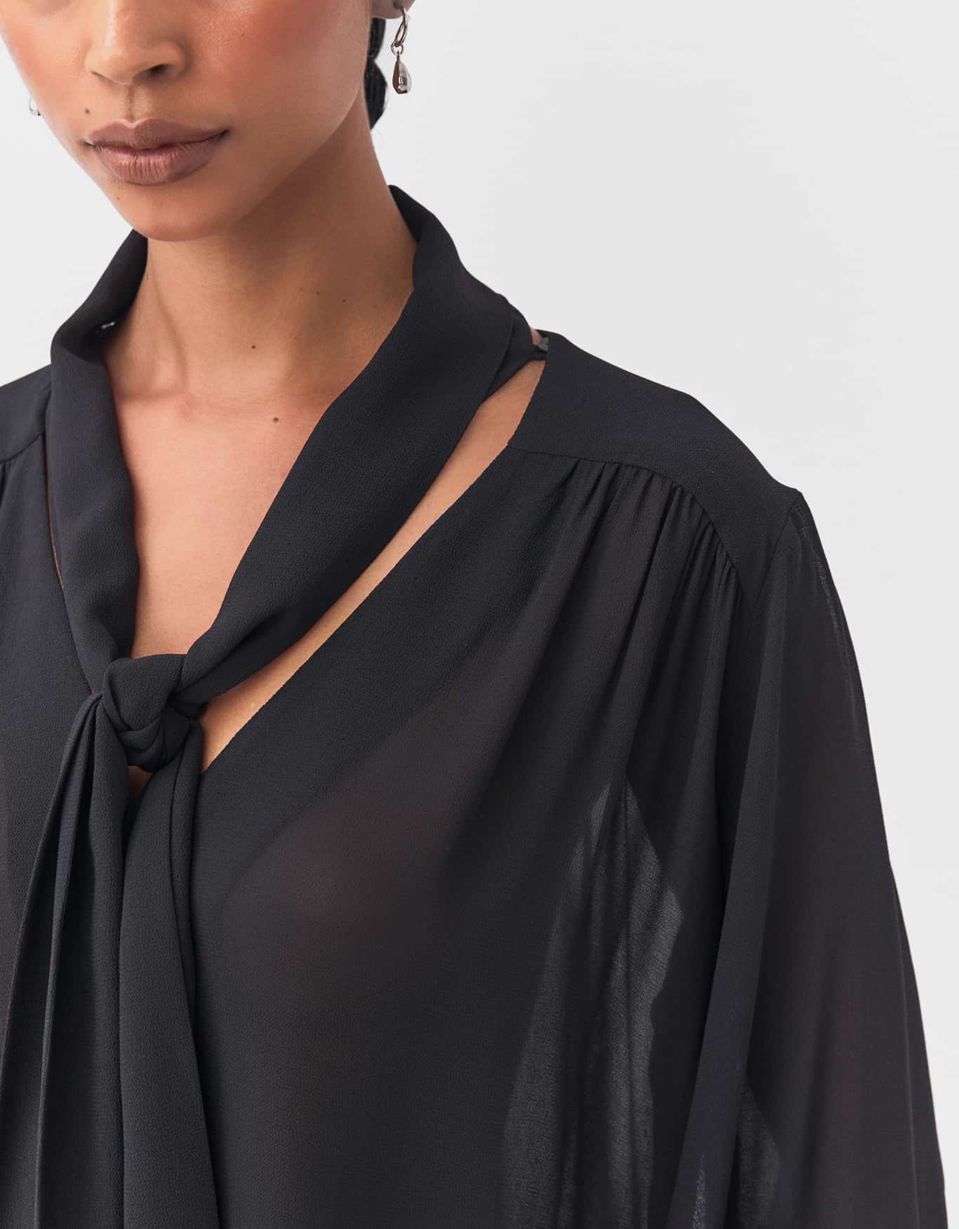 Blusa Ampla Detalhe Gola