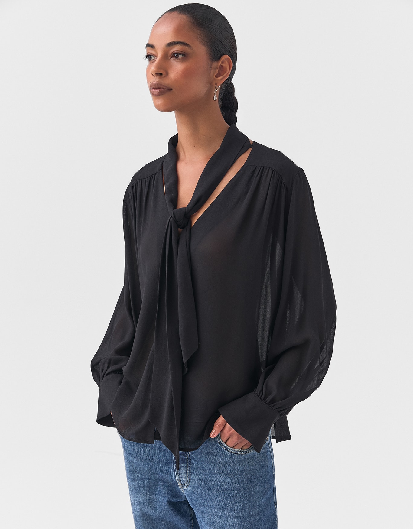 Blusa Ampla Detalhe Gola