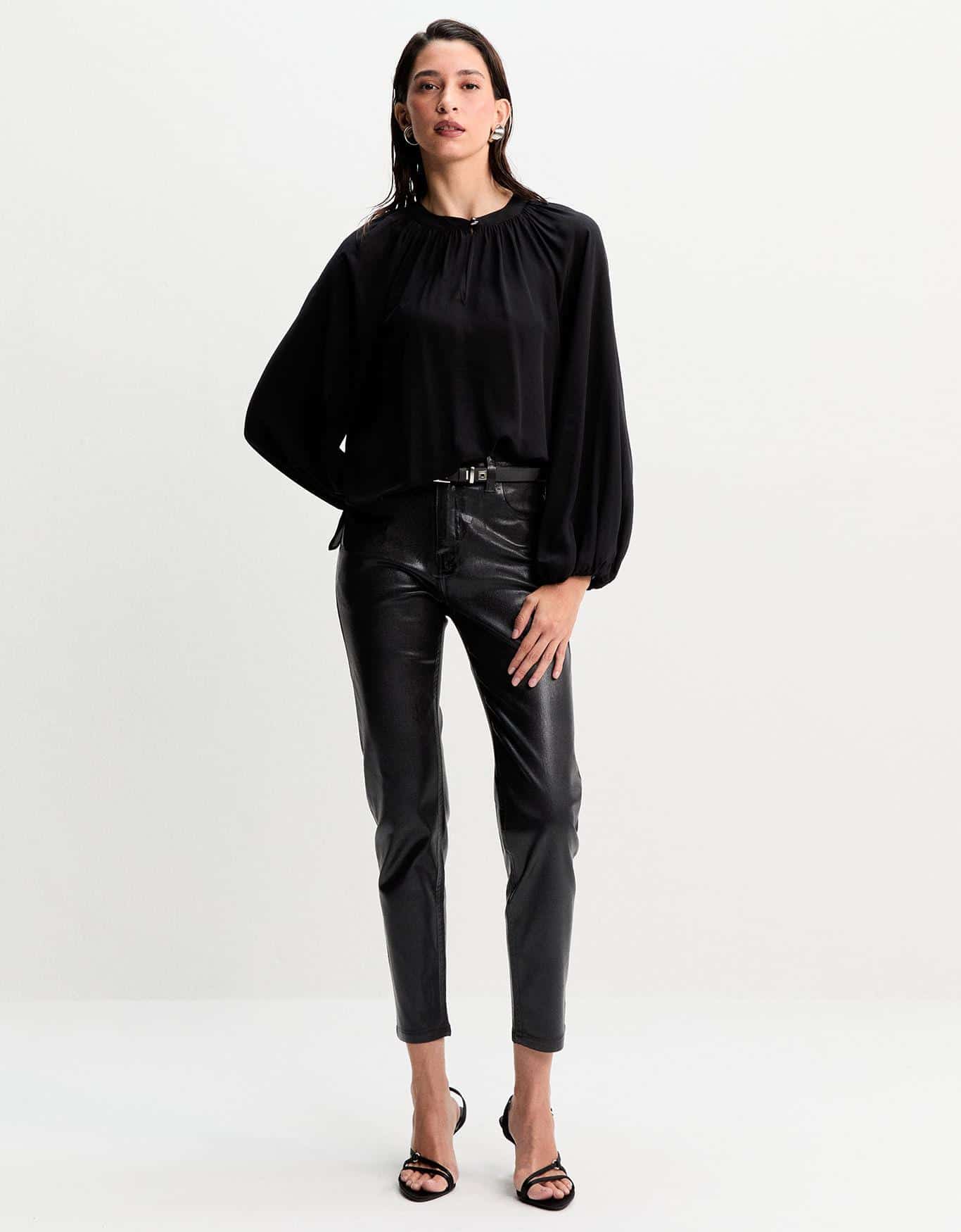 Blusa Ampla Gola Alta