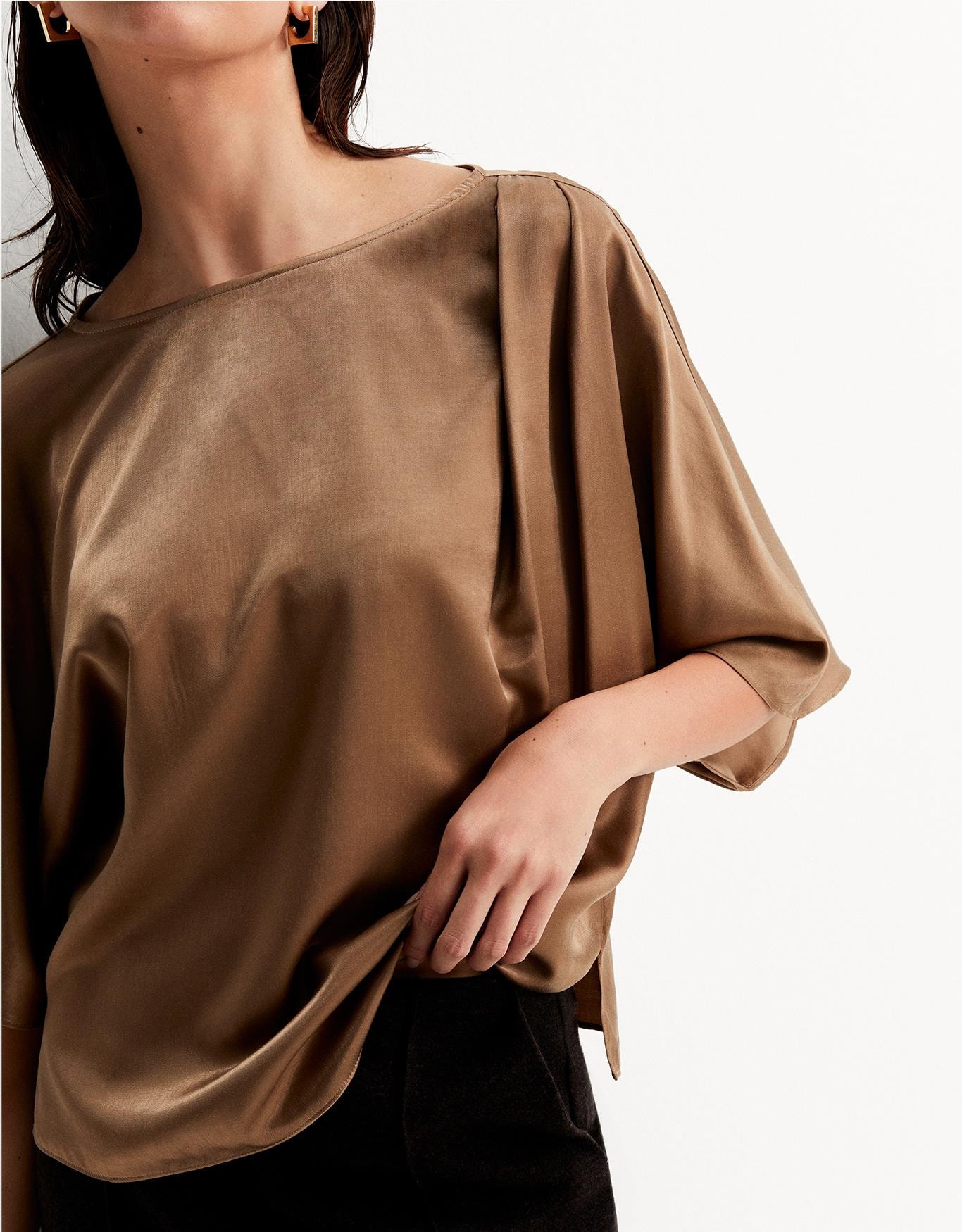 Blusa Ampla Pregas Ombro