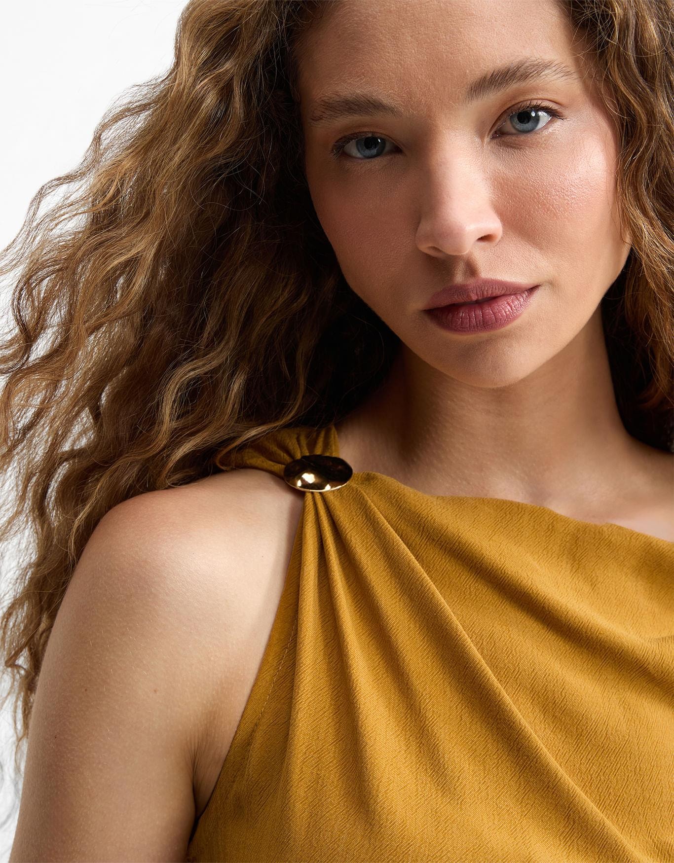 Blusa Assimétrica Com Detalhe Alça