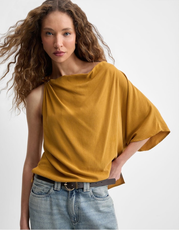 Shoulder — Blusa Assimétrica com Detalhe Alça