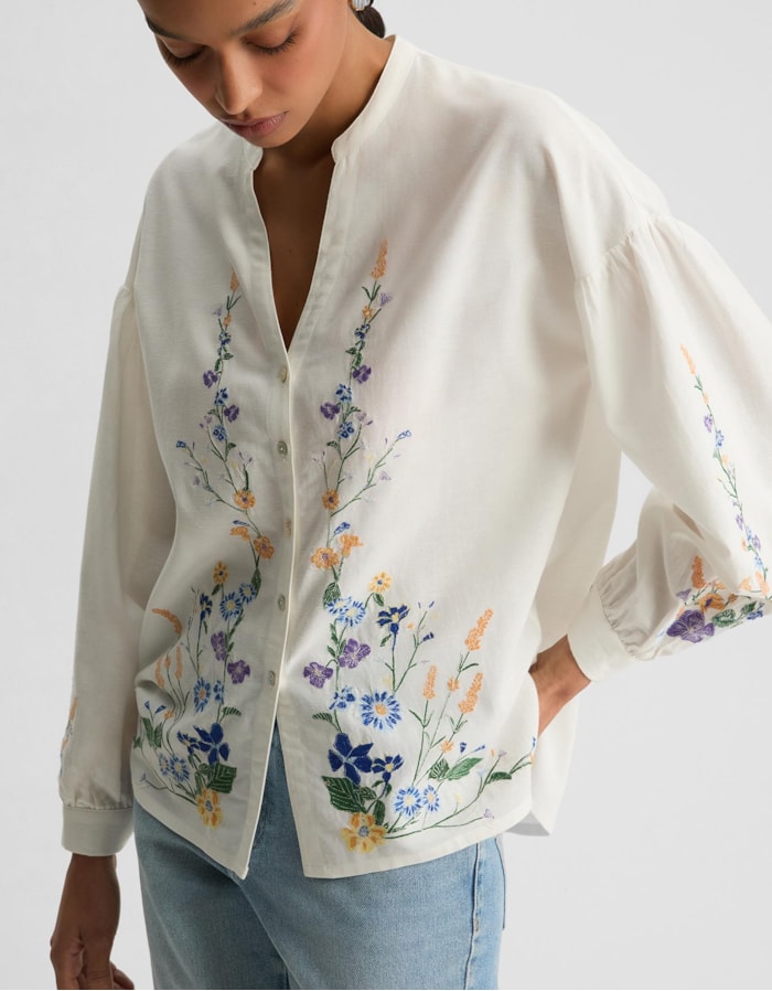 Shoulder — Blusa Bordado Floral Leve
