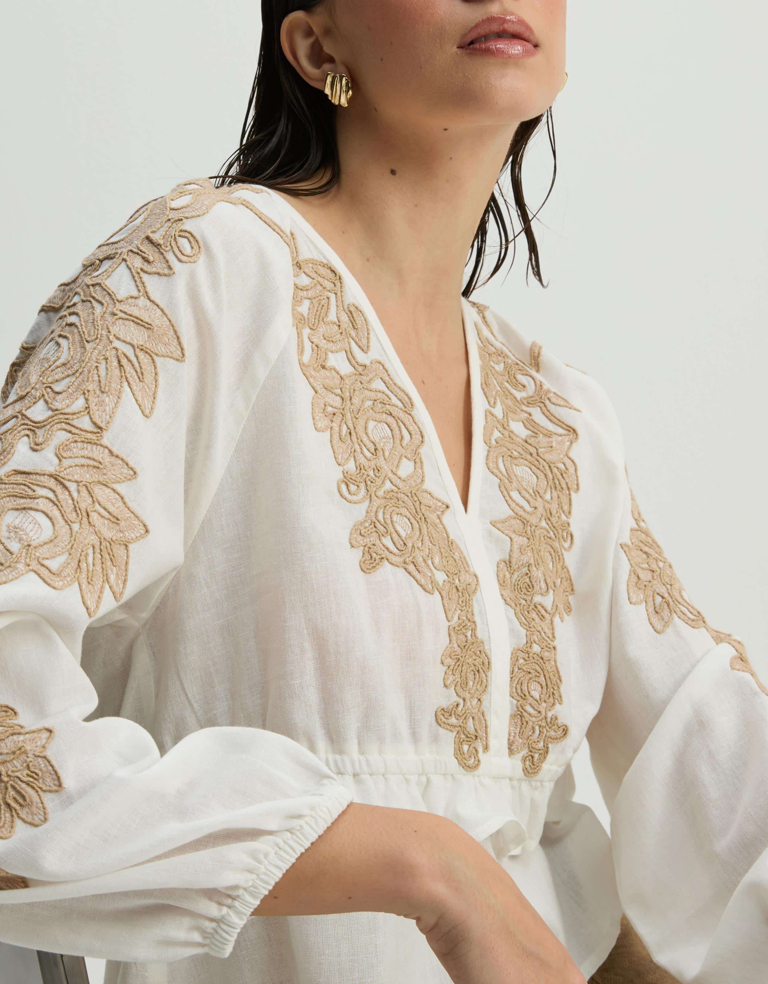 Blusa Bordado Floral Neutro