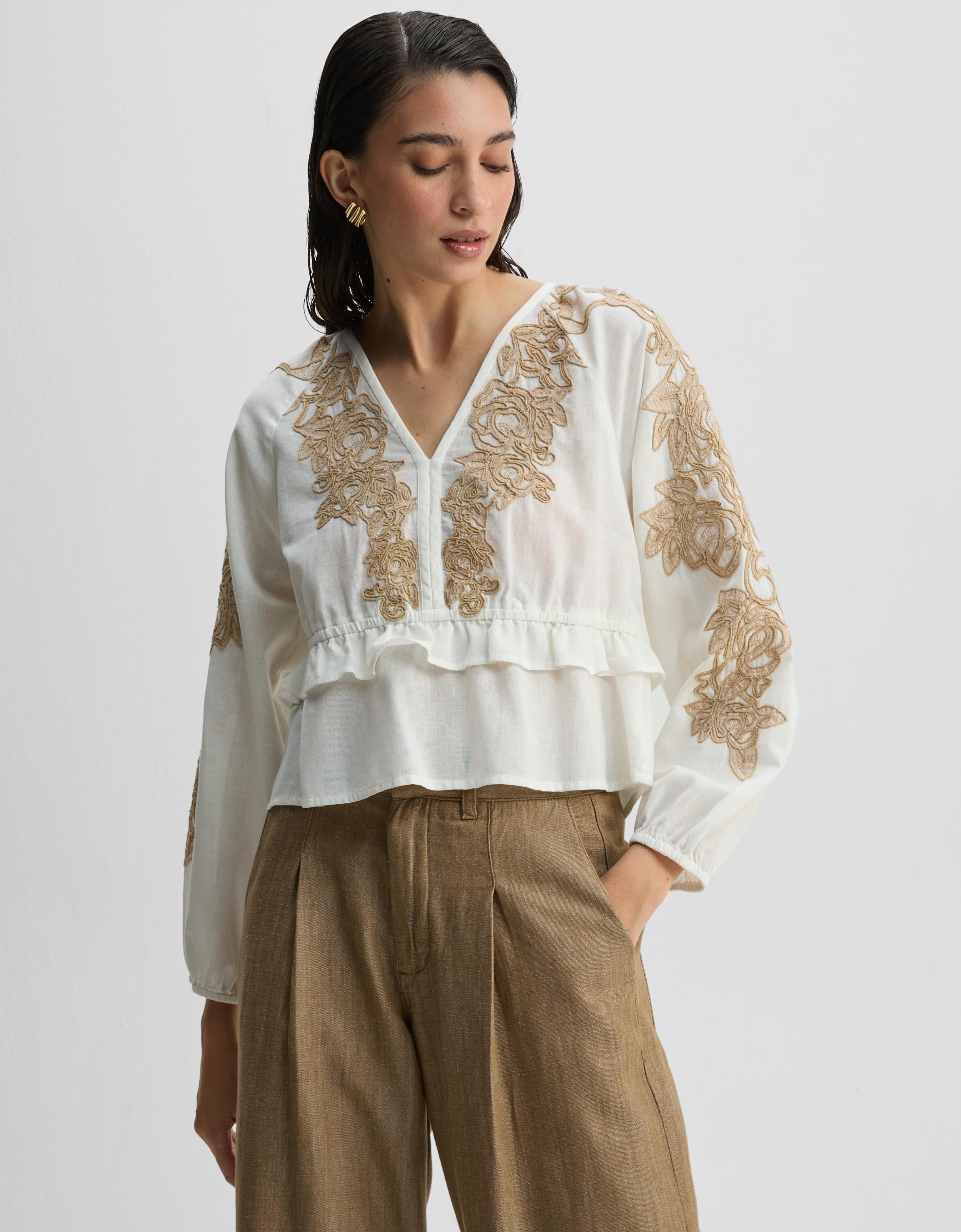 Blusa Bordado Floral Neutro