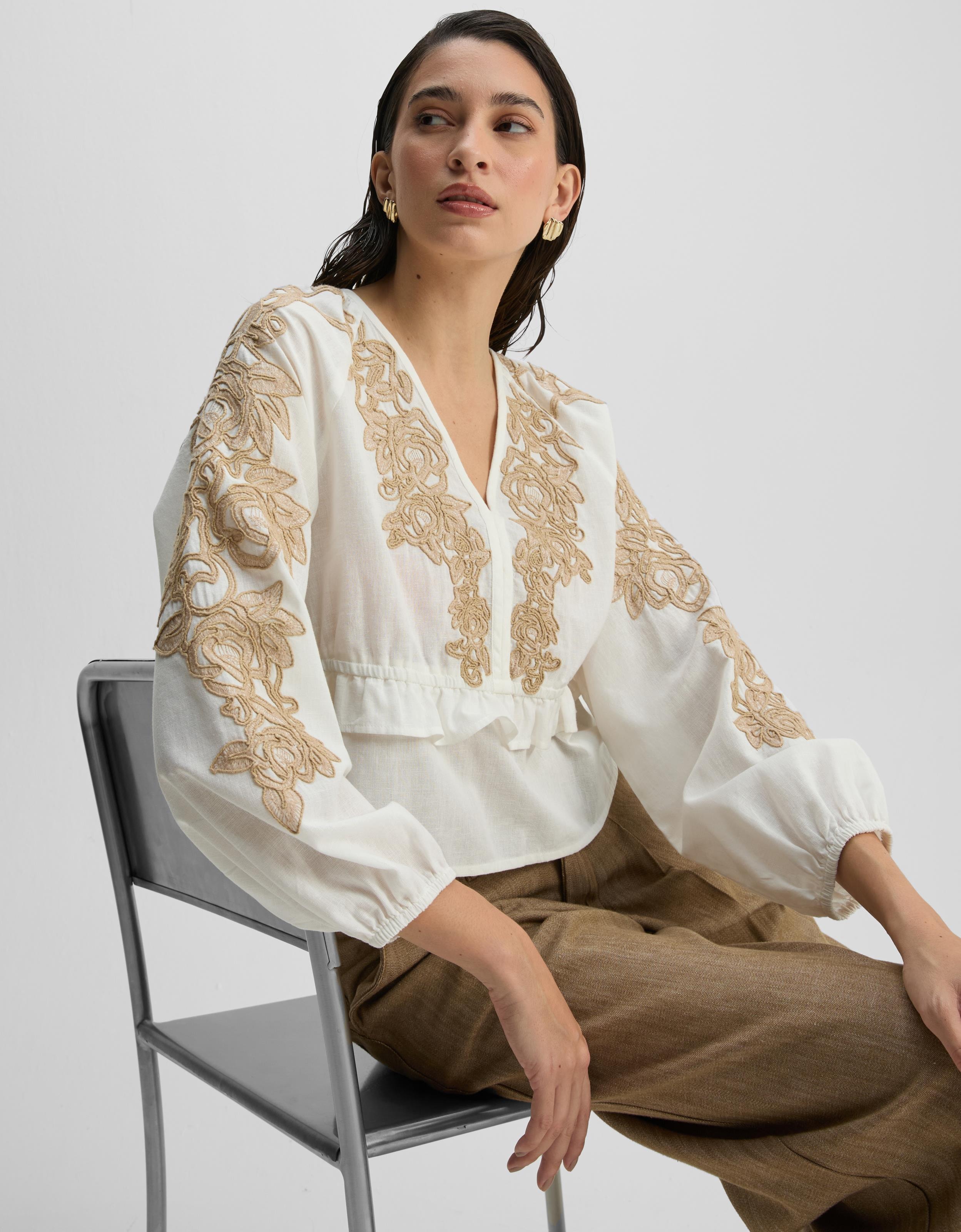 Blusa Bordado Floral Neutro