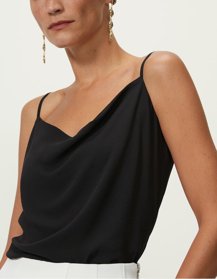 Blusa Decote Degagê Preta