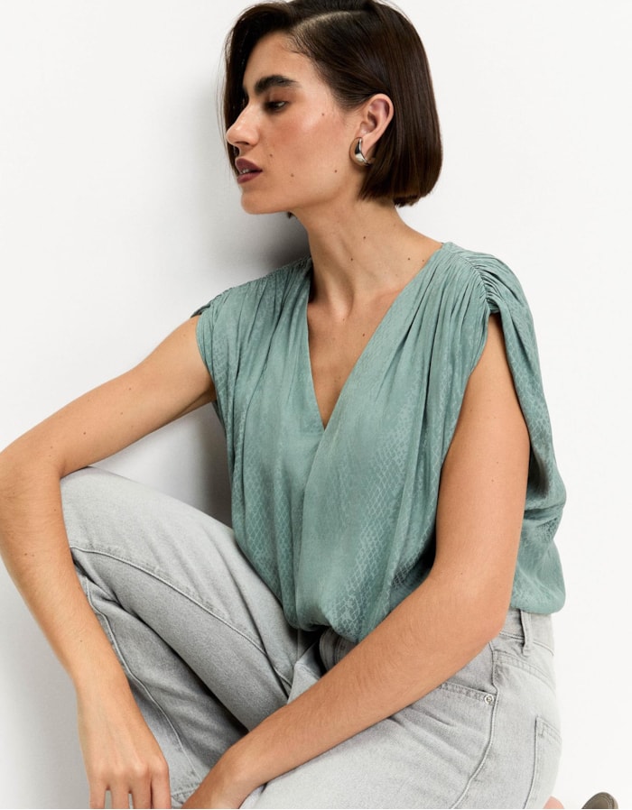 Shoulder — Blusa Decote V