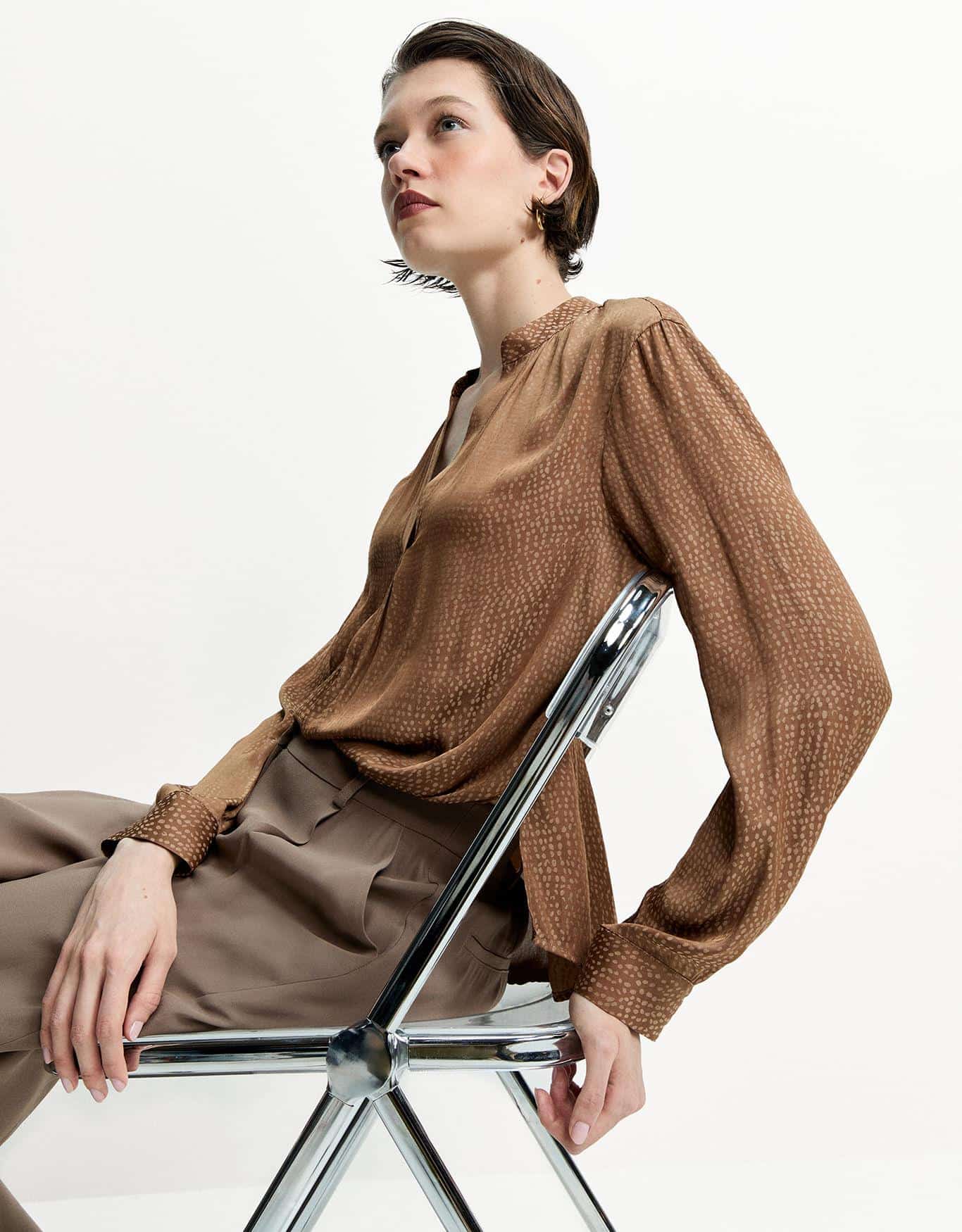 Blusa Decote v Acetinada