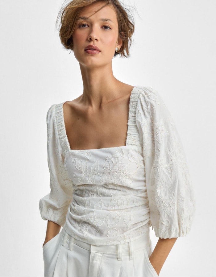 Shoulder — Blusa Floral Bordado Brilho