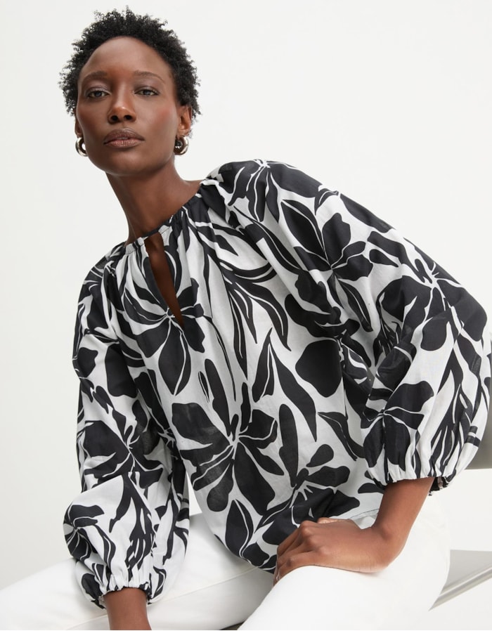 Shoulder — Blusa Floral P&B
