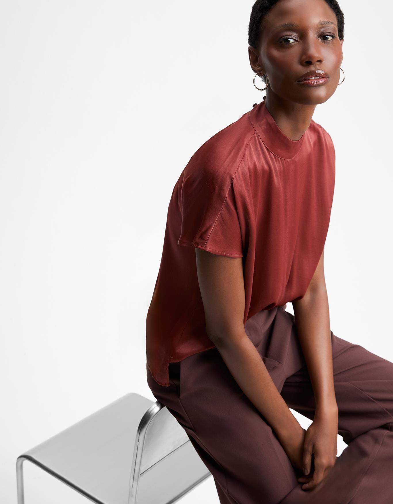 Blusa Gola Alta Com Recorte