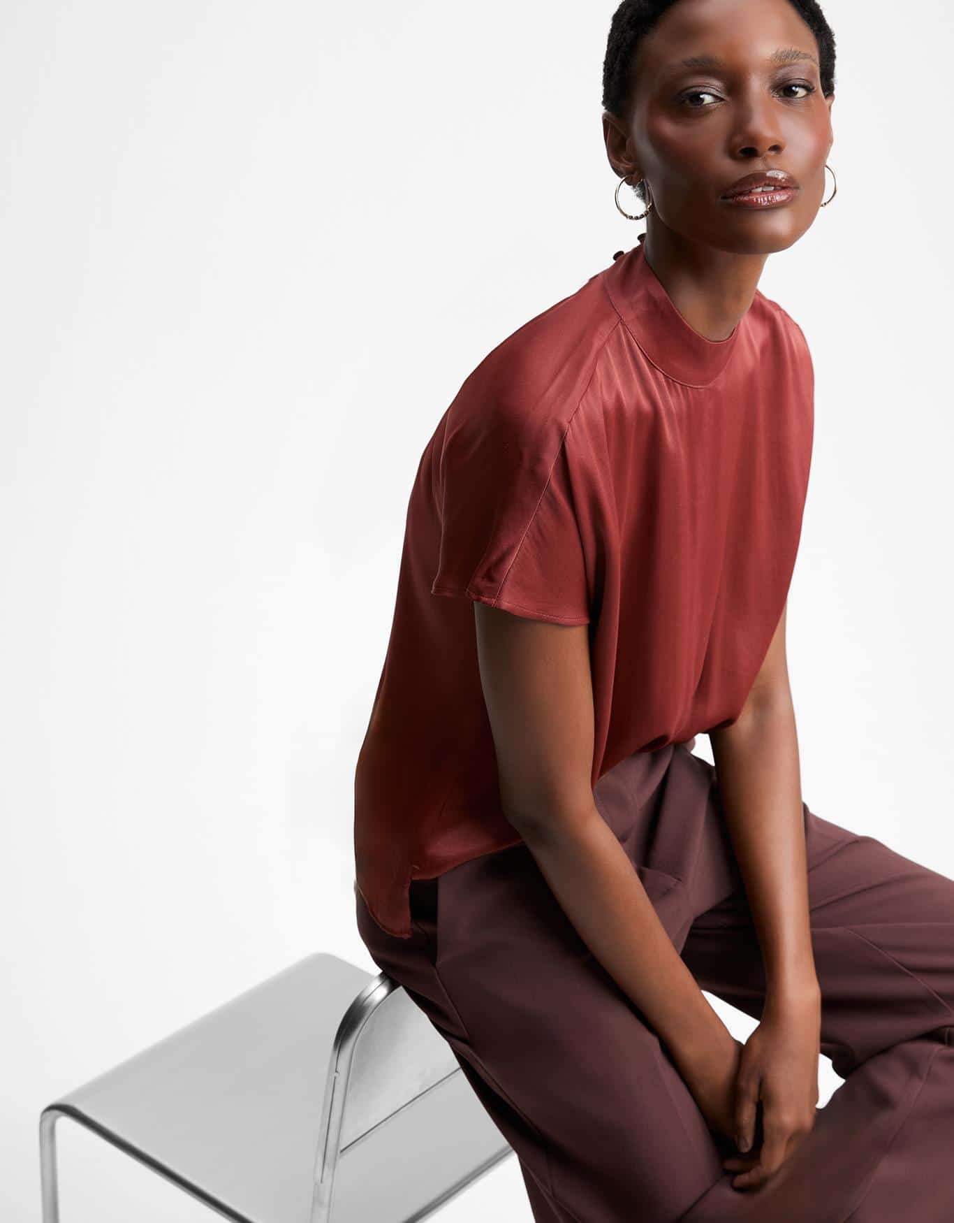 Blusa Gola Alta Com Recorte