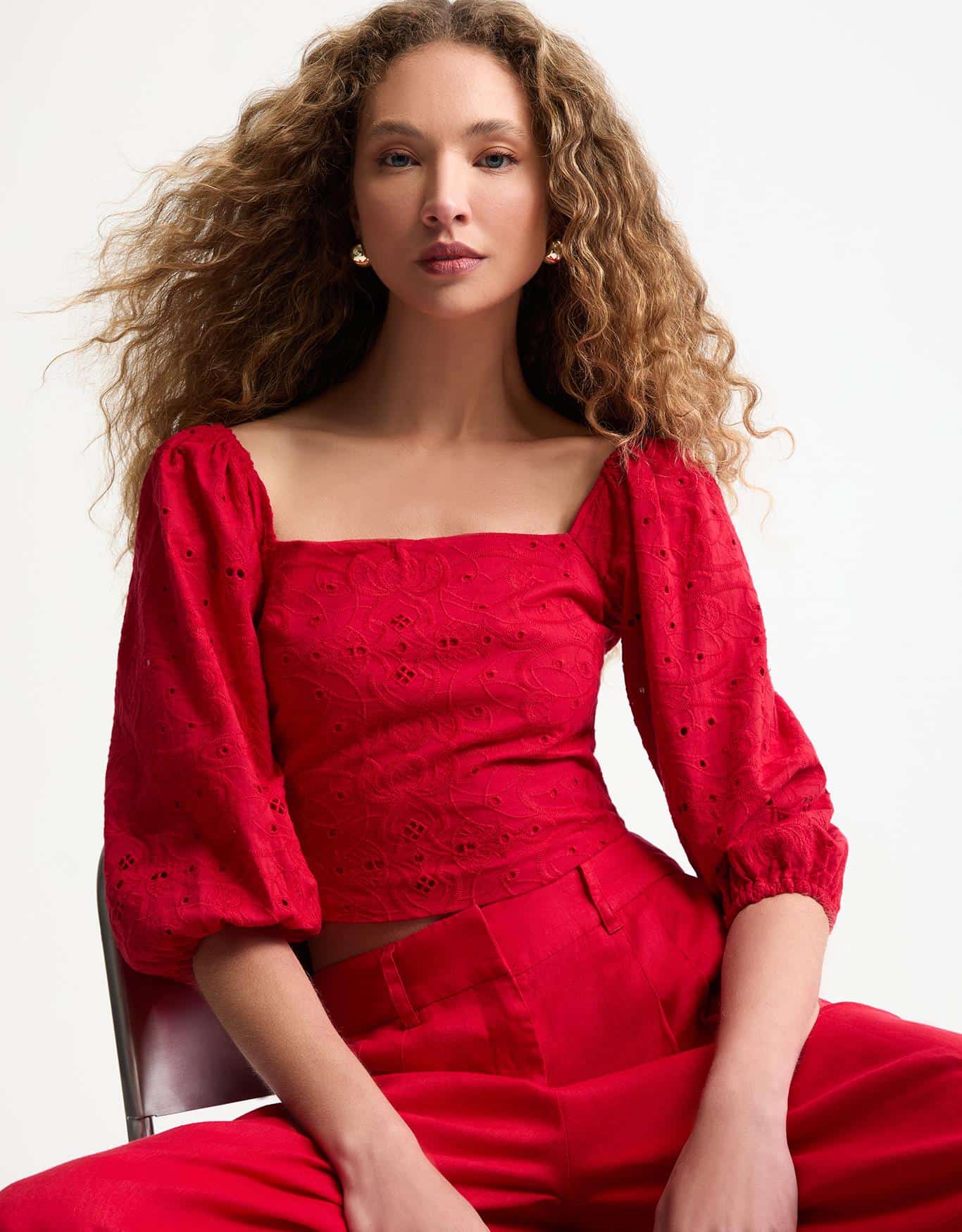 Blusas em promoção: modelos com descontos | Shoulder
