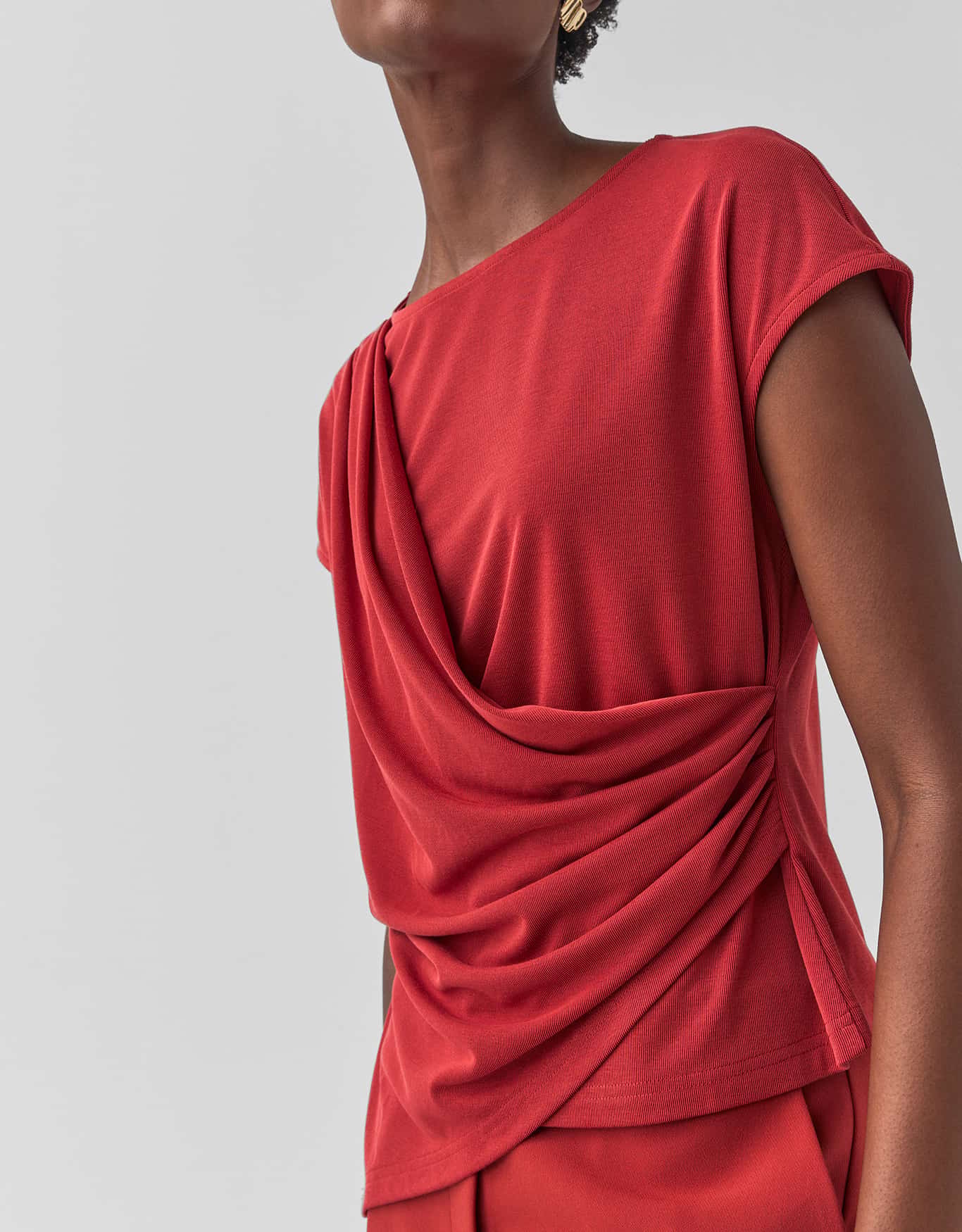Blusa Malha Barra Assimétrica