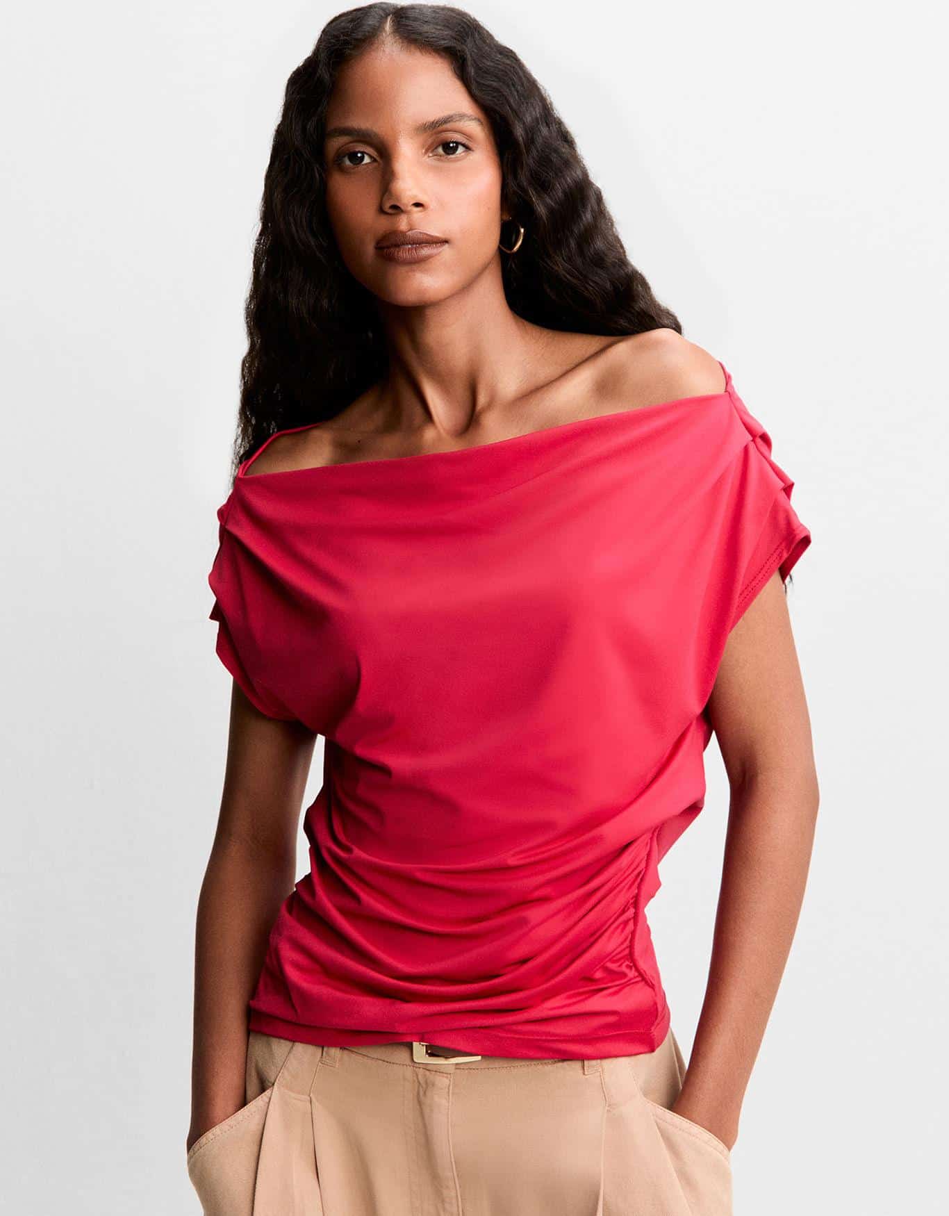 Blusa Malha Decote Assimétrico