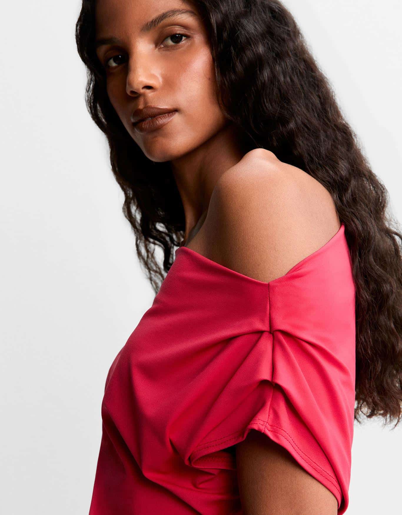 Blusa Malha Decote Assimétrico