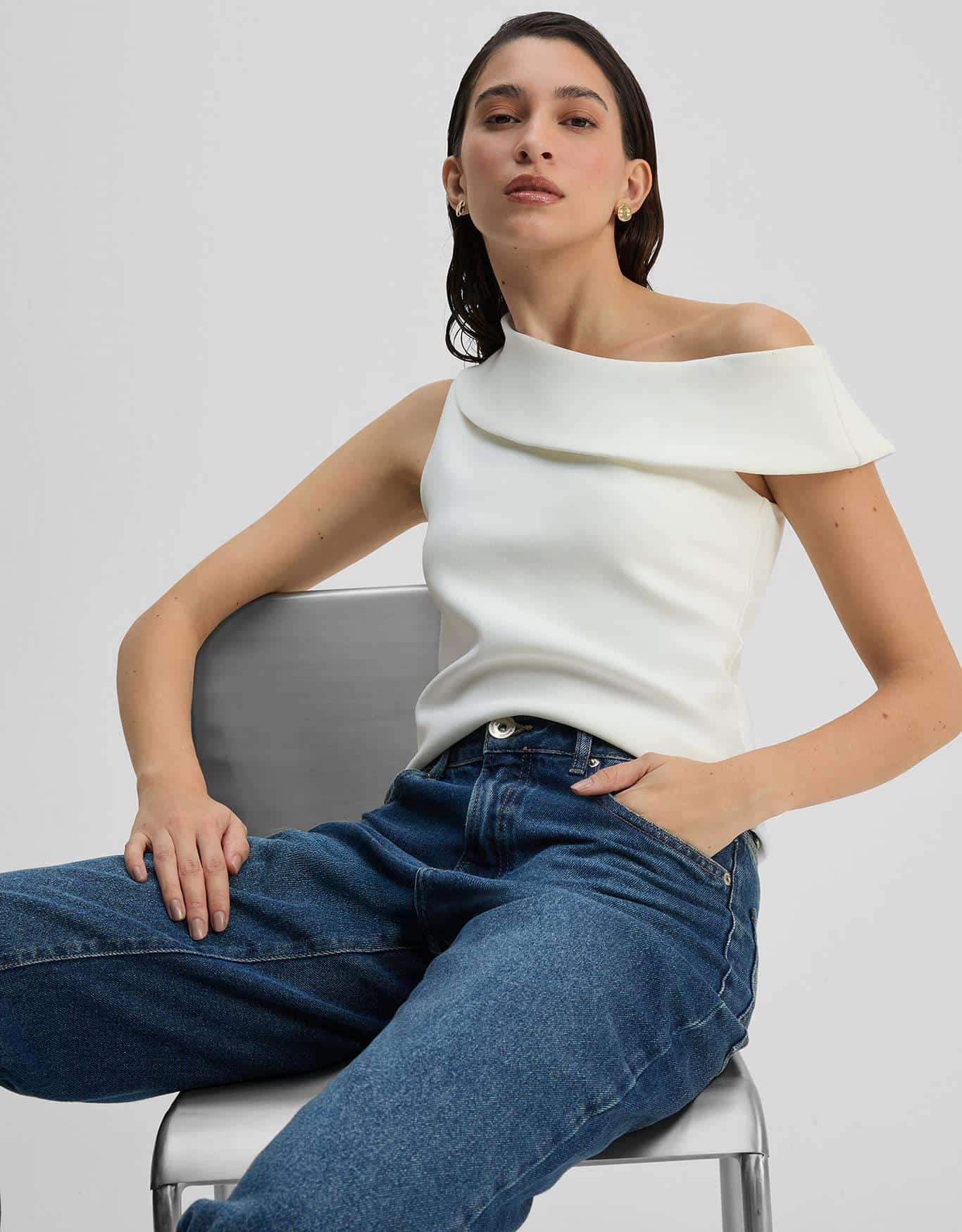 Blusa Malha Decote Assimetrico