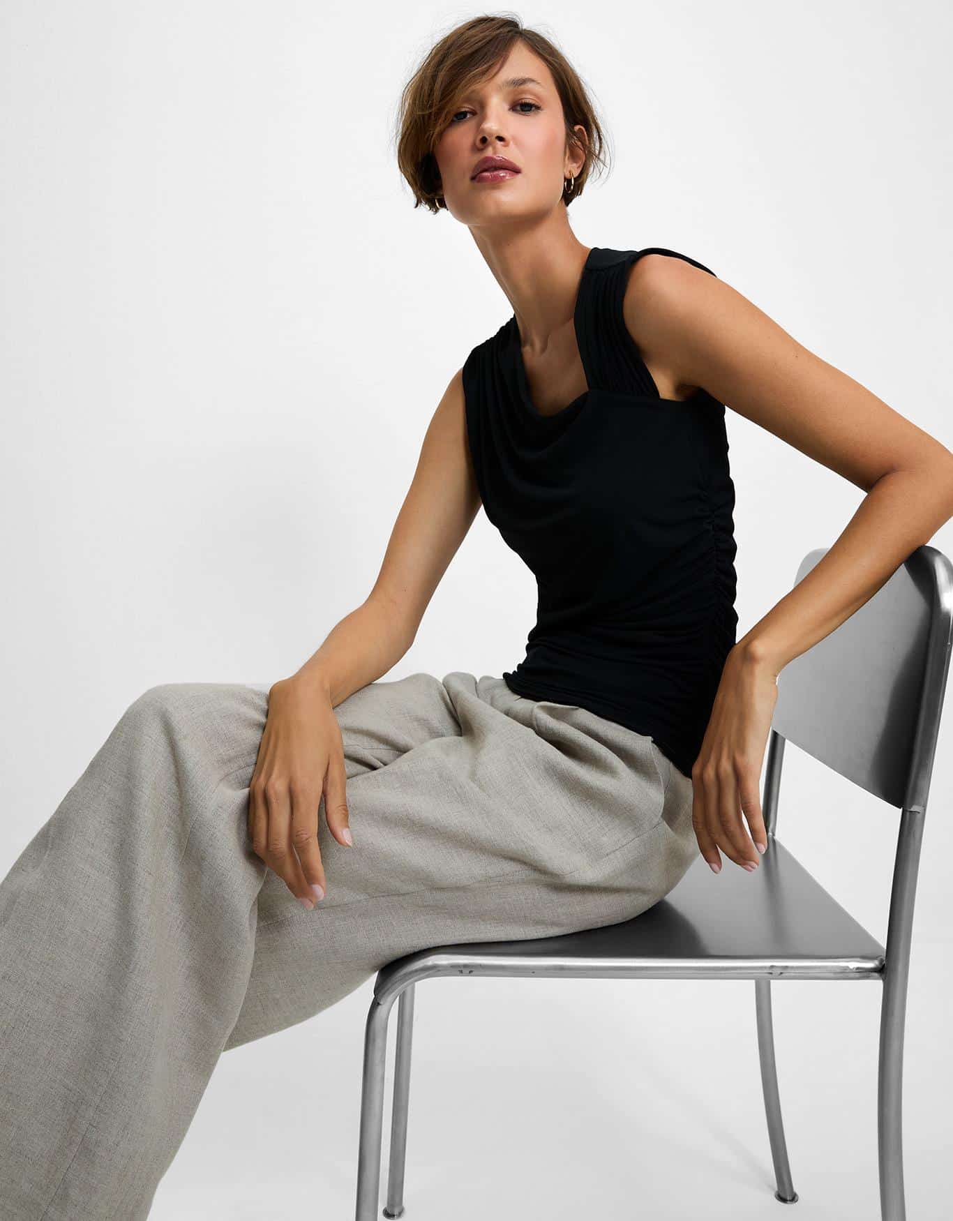 Blusa Malha Decote Assimétrico