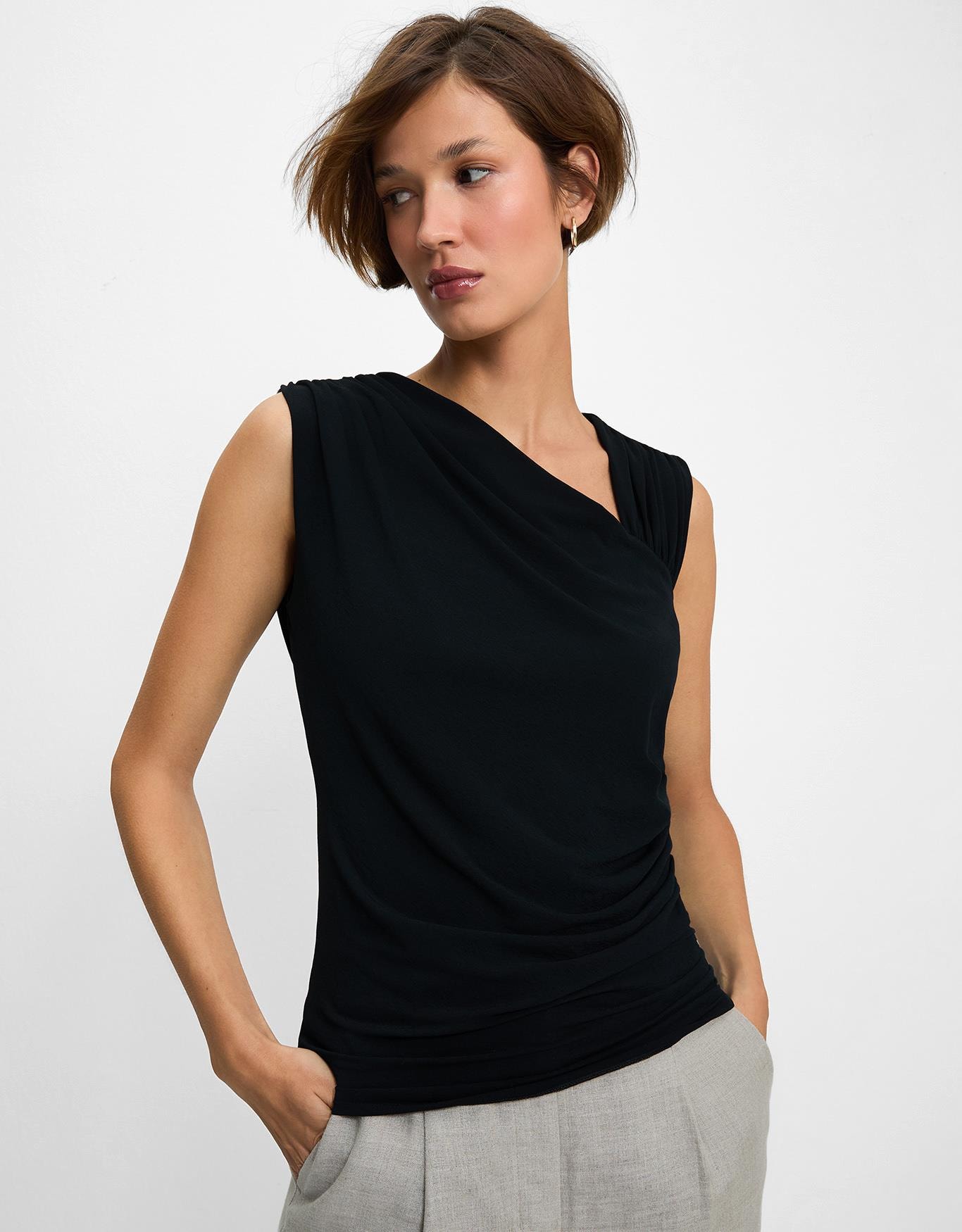 Blusa Malha Decote Assimétrico