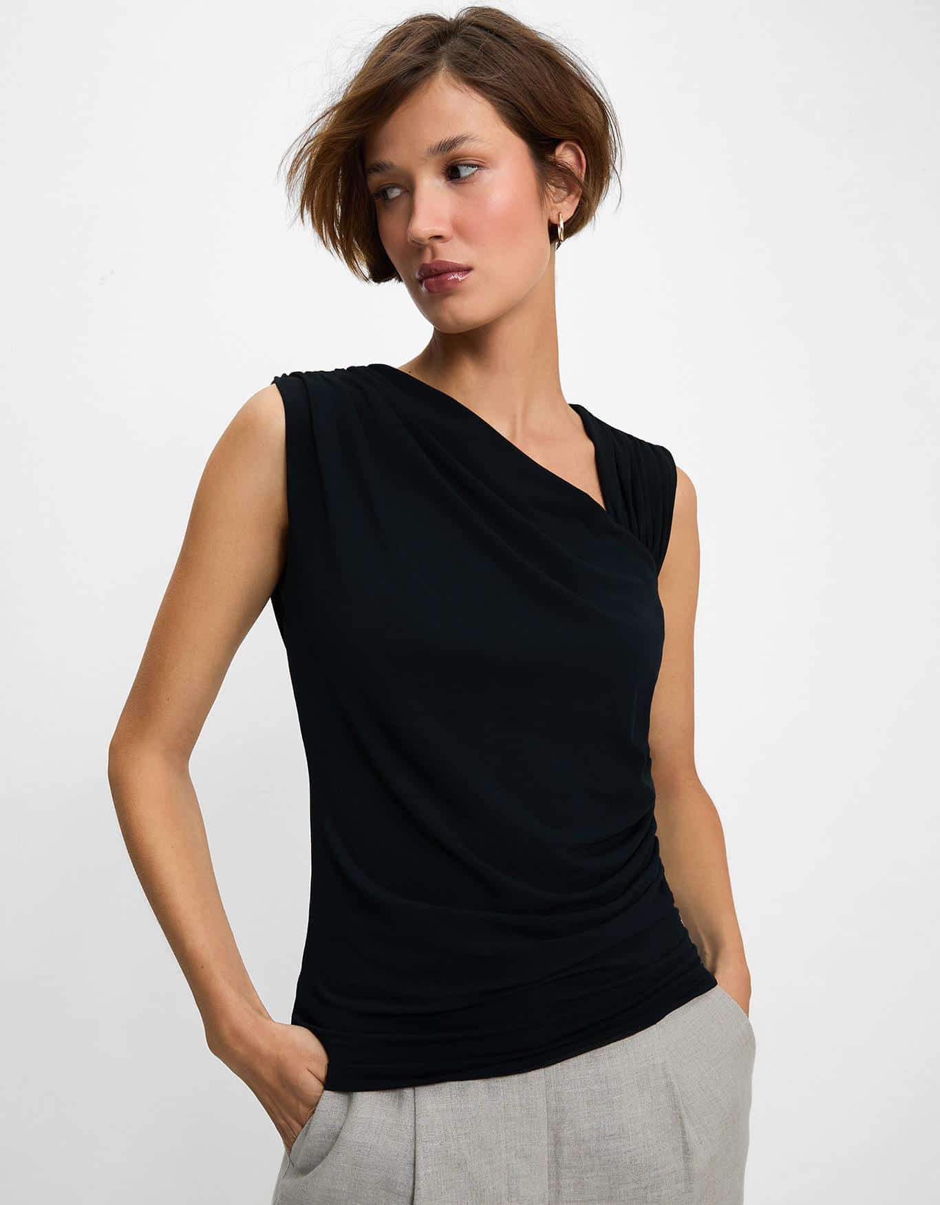 Blusa Malha Decote Assimétrico