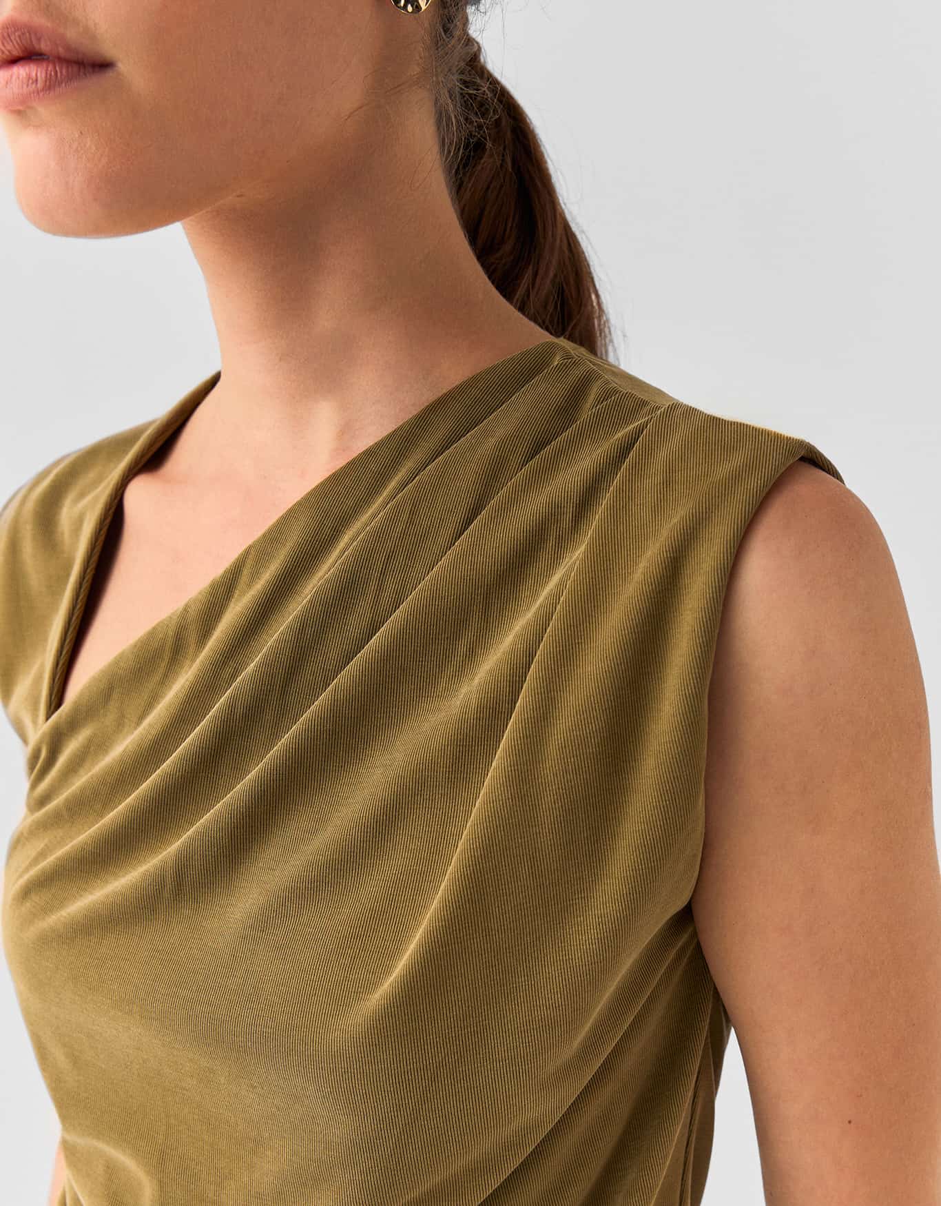 Blusa Malha Decote Assimétrico