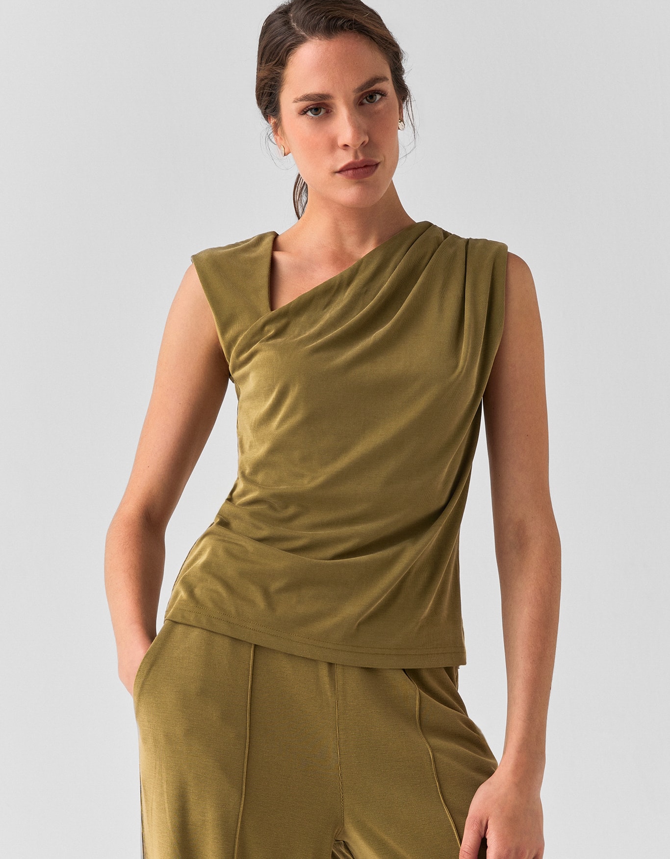 Blusa Malha Decote Assimétrico