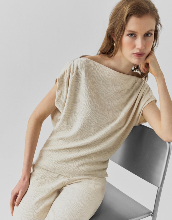 Shoulder — Blusa Malha Decote Assimetrico