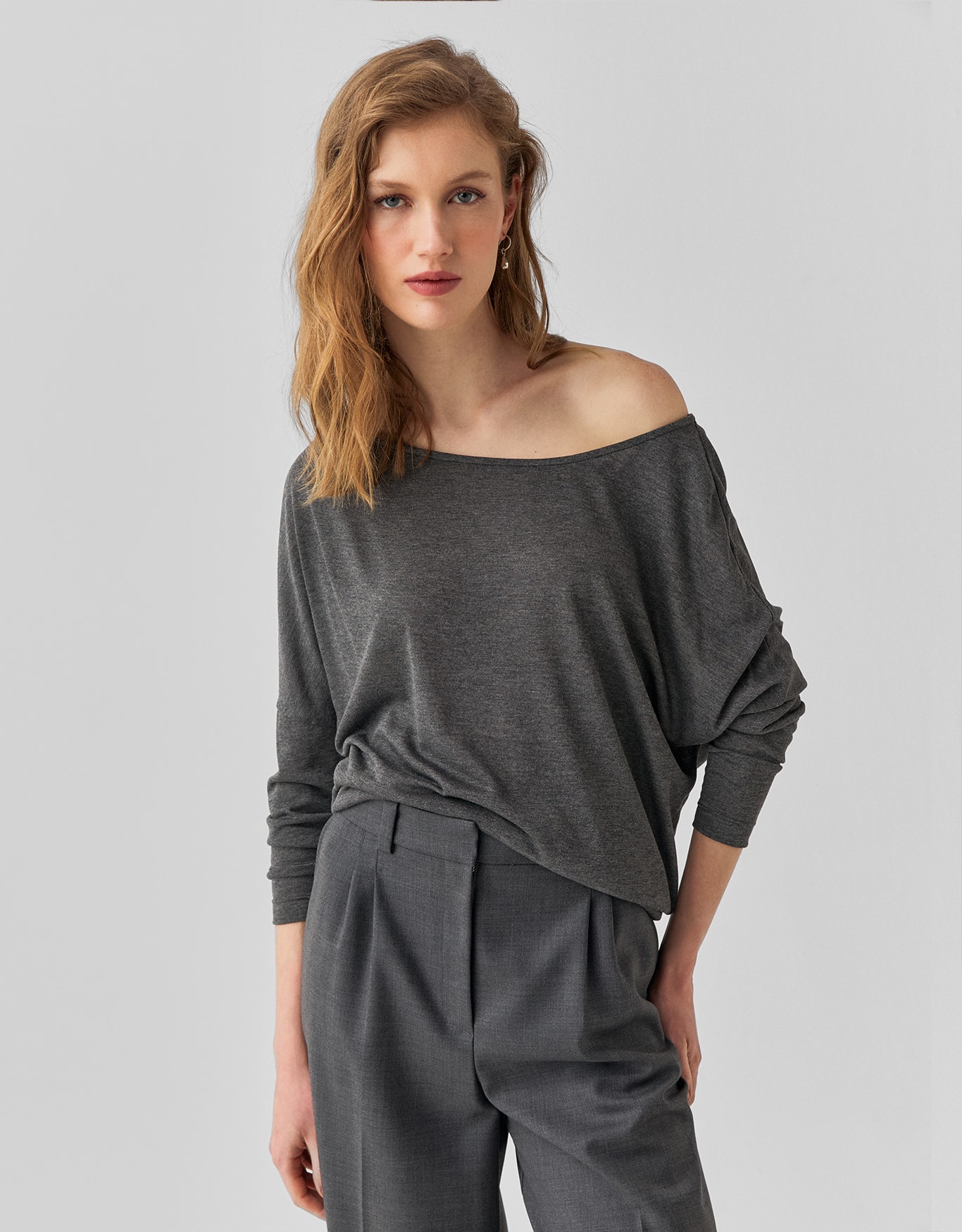 Blusa Malha Decote Assimétrico Lateral