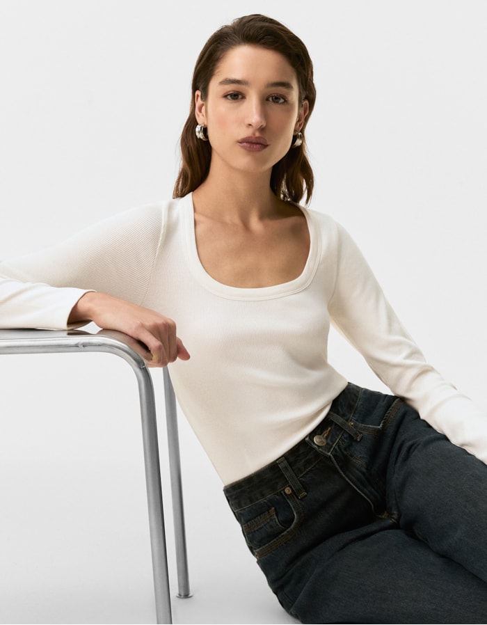Shoulder — Blusa Malha Decote U Off-White