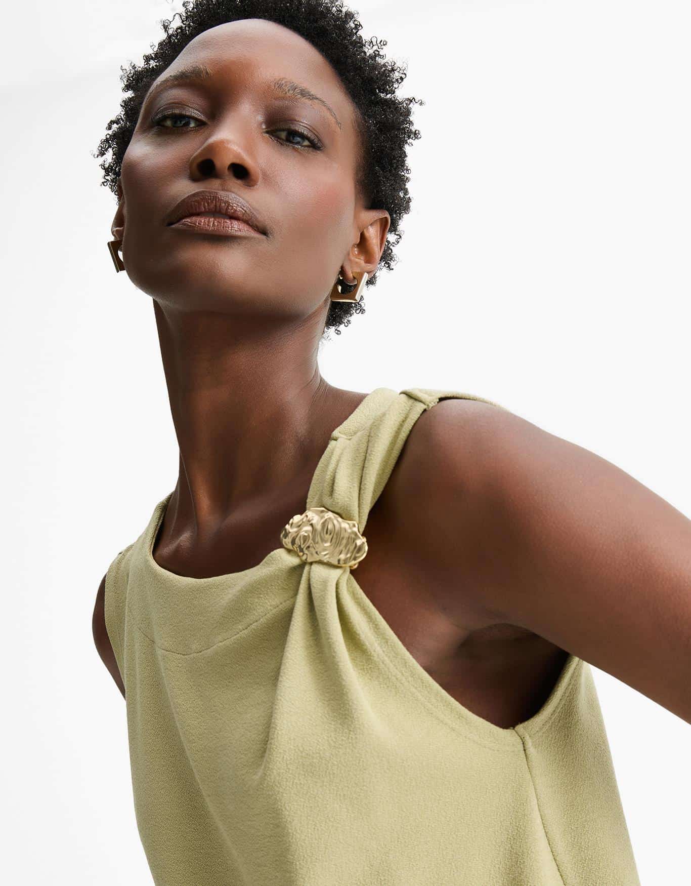 Blusa Malha Detalhe Dourado