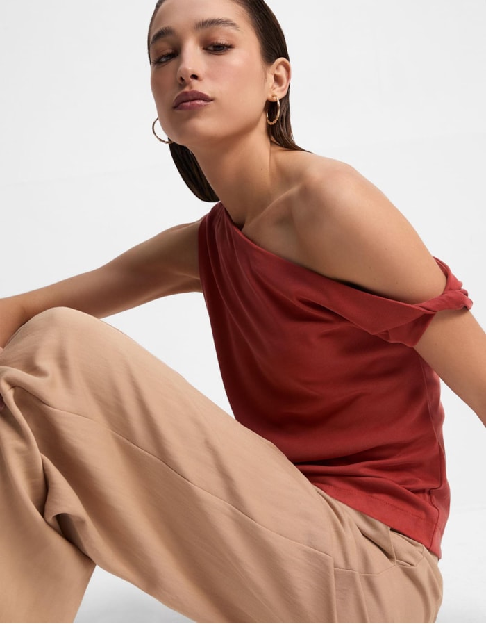 Shoulder — Blusa Malha Detalhe Torcido