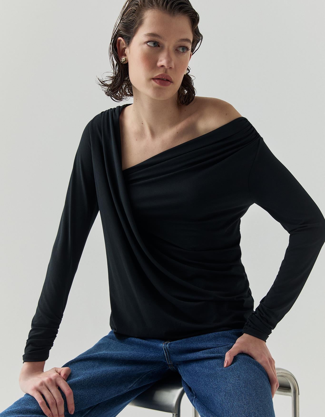 Blusa Malha Gola Assimétrica