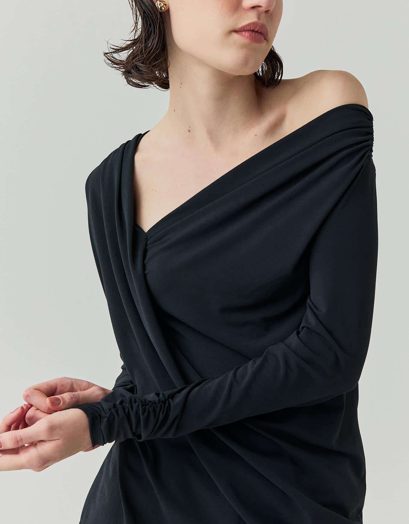 Blusa Malha Gola Assimétrica