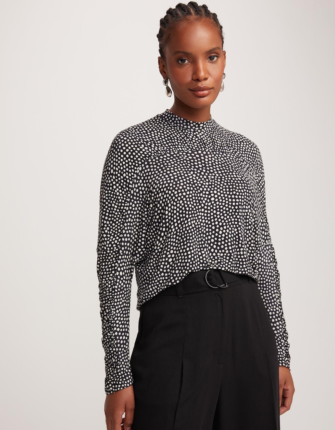 image_6ee0ff60-ba65-48f3-9ef7-c50469f4b6ff