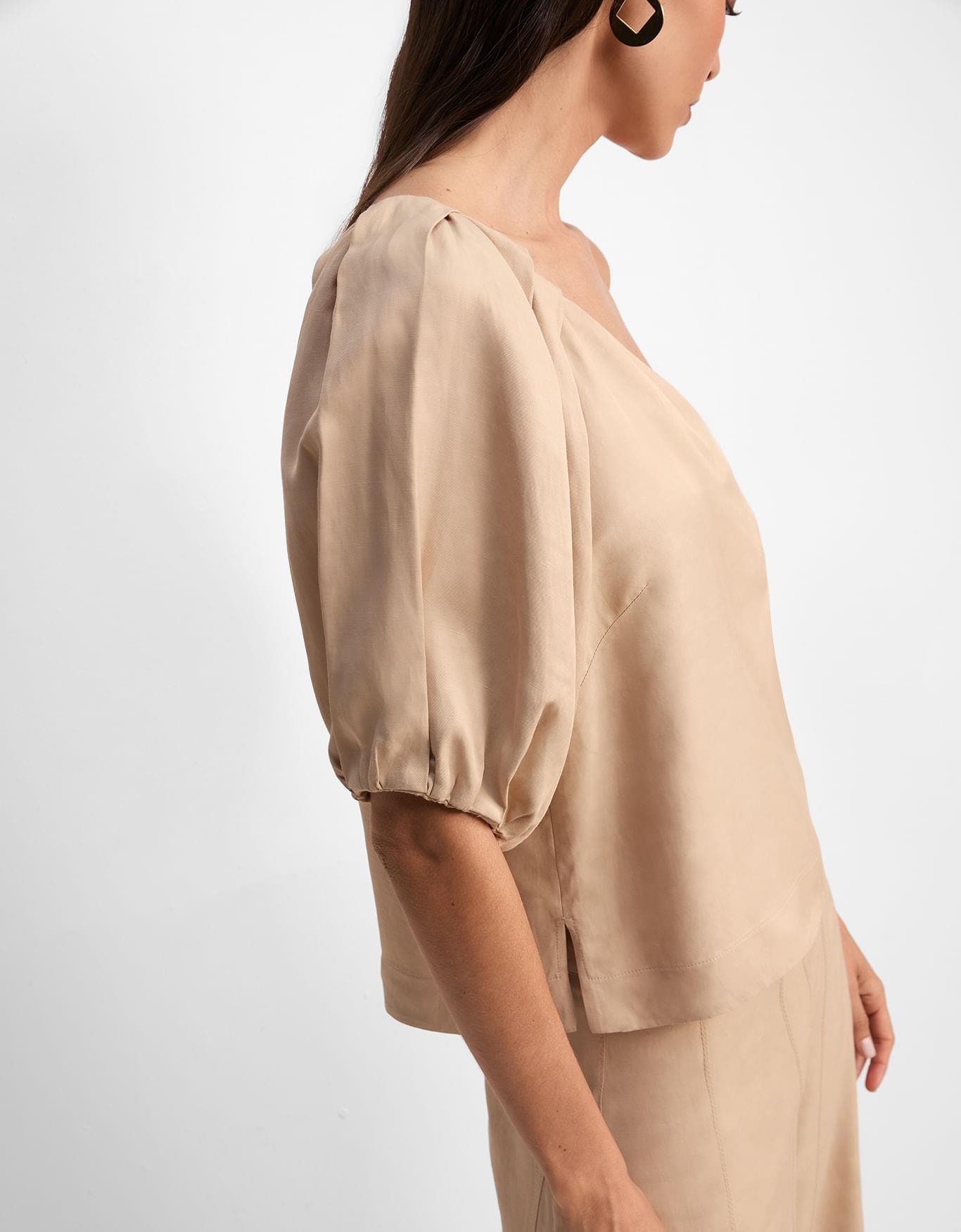 Blusa Pregas Assimétrica