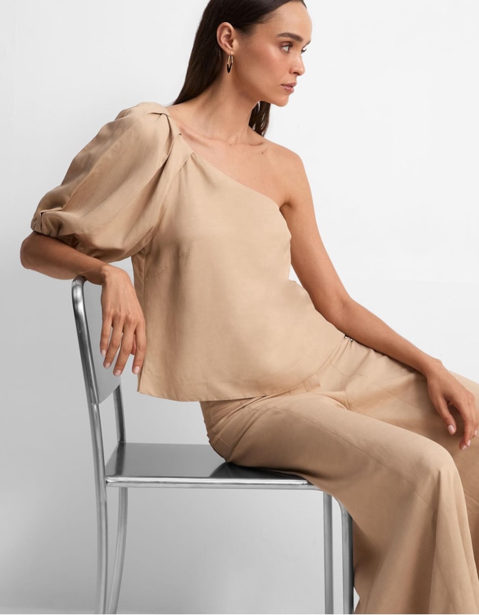 Shoulder — Blusa Pregas Assimétrica