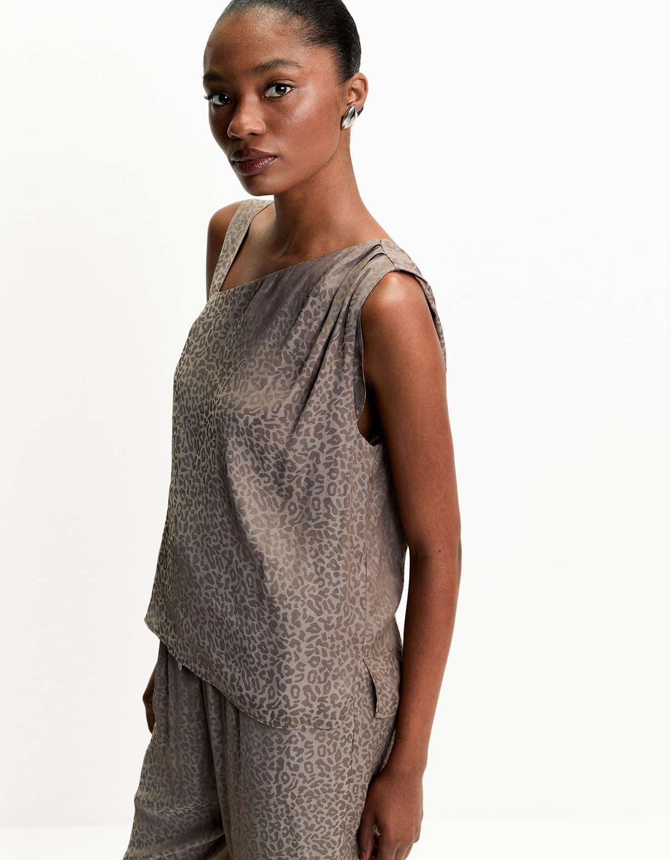 Blusa Pregas Ombro