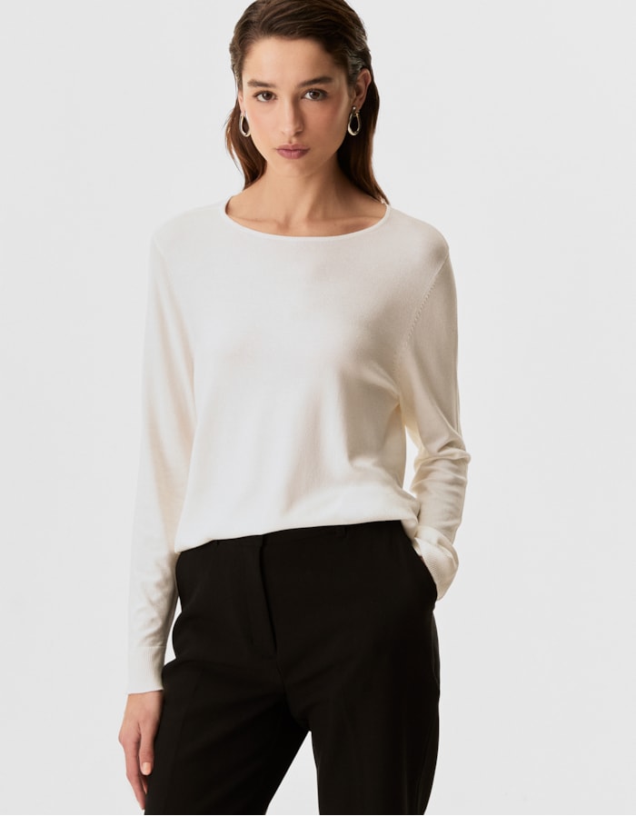 Shoulder — Blusa Tricot Básica Gola Redonda Off-White