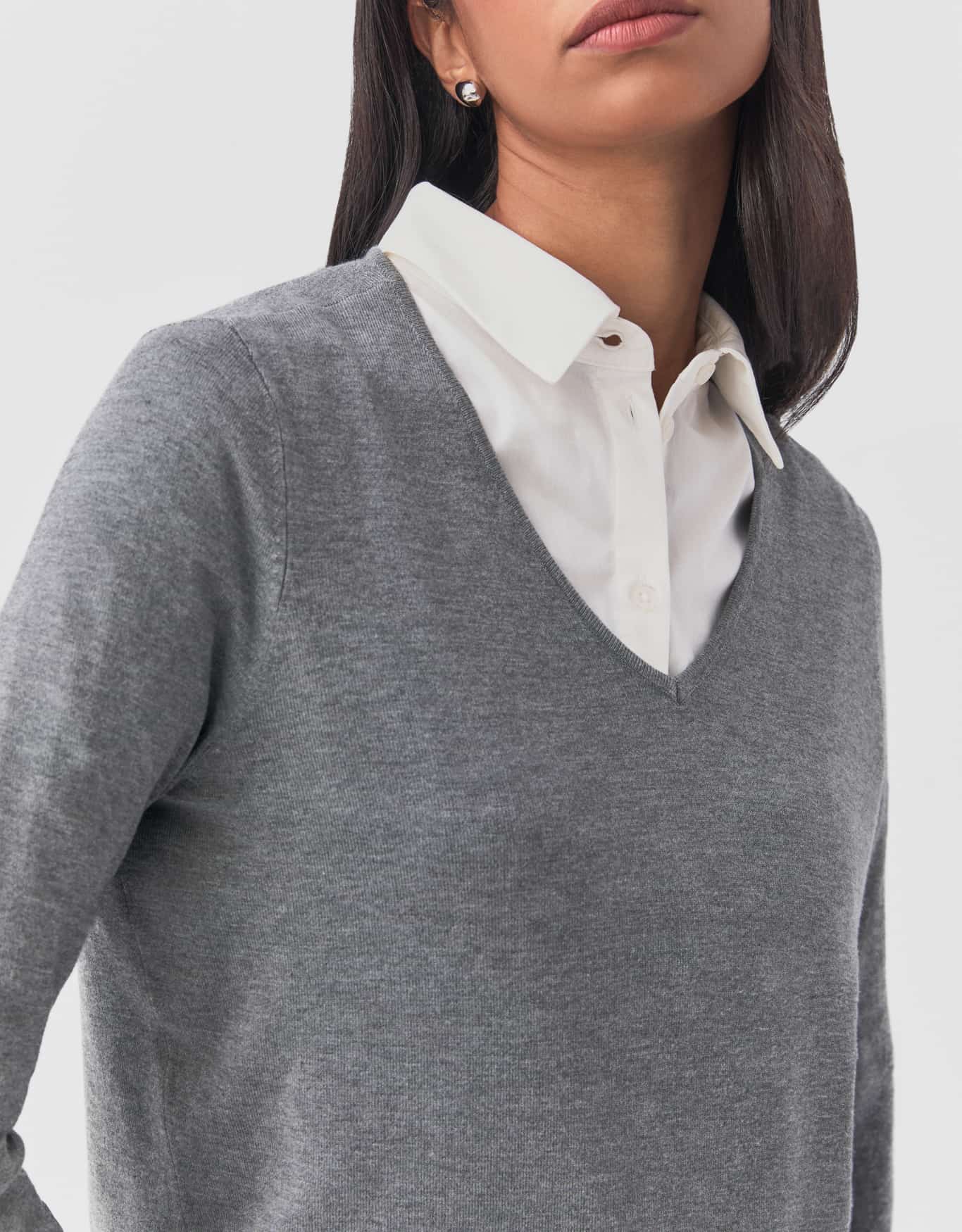 Blusa Tricot Básico Decote V Cinza