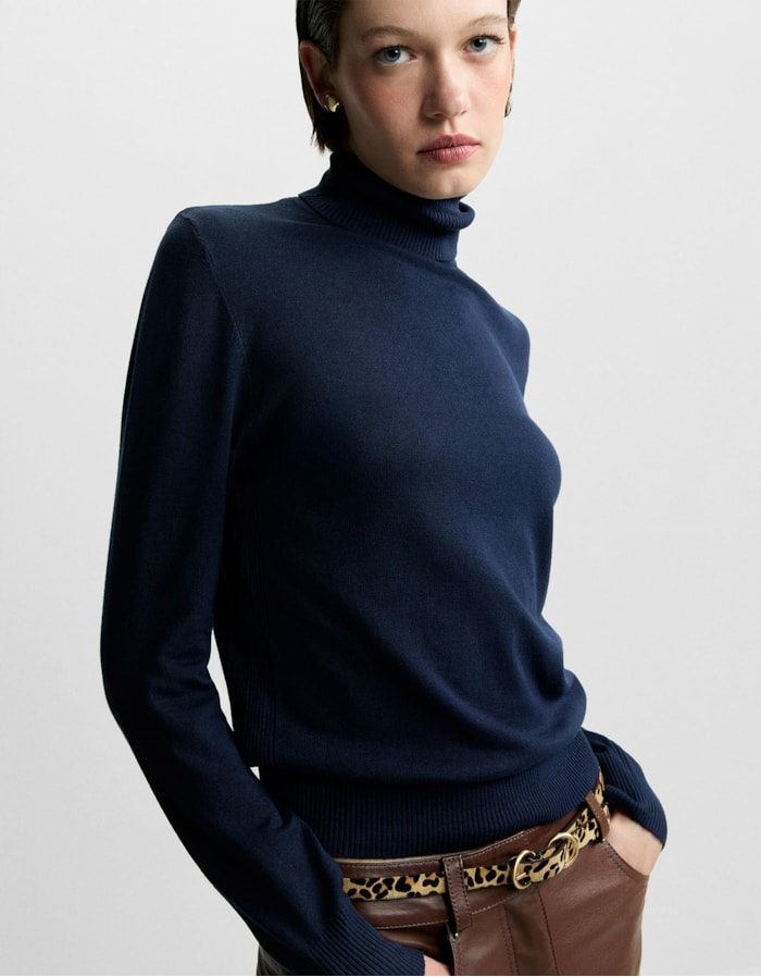Shoulder — Blusa Tricot Básico Gola Alta Azul