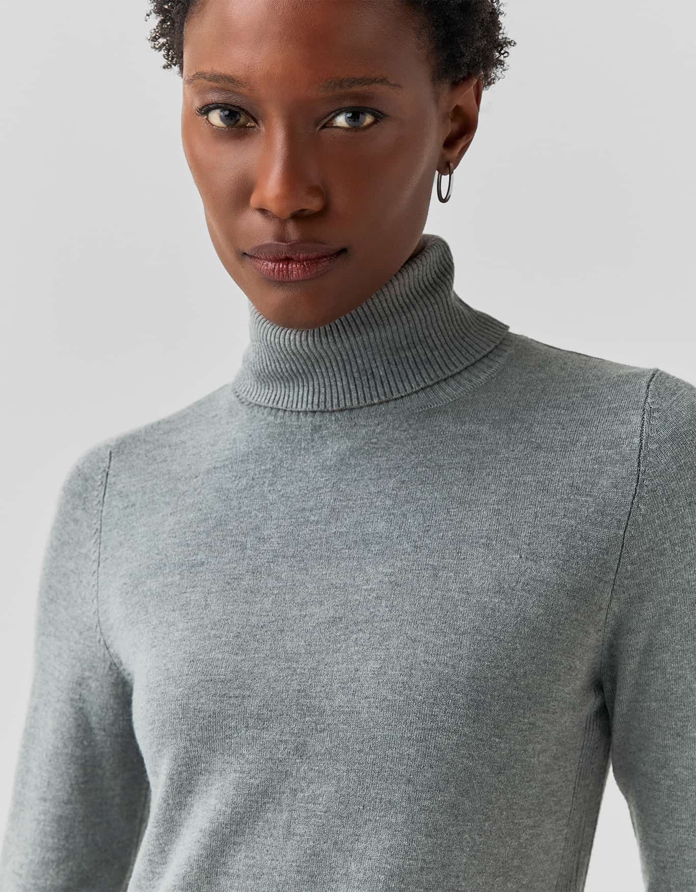 Blusa Tricot Básico Gola Alta Cinza