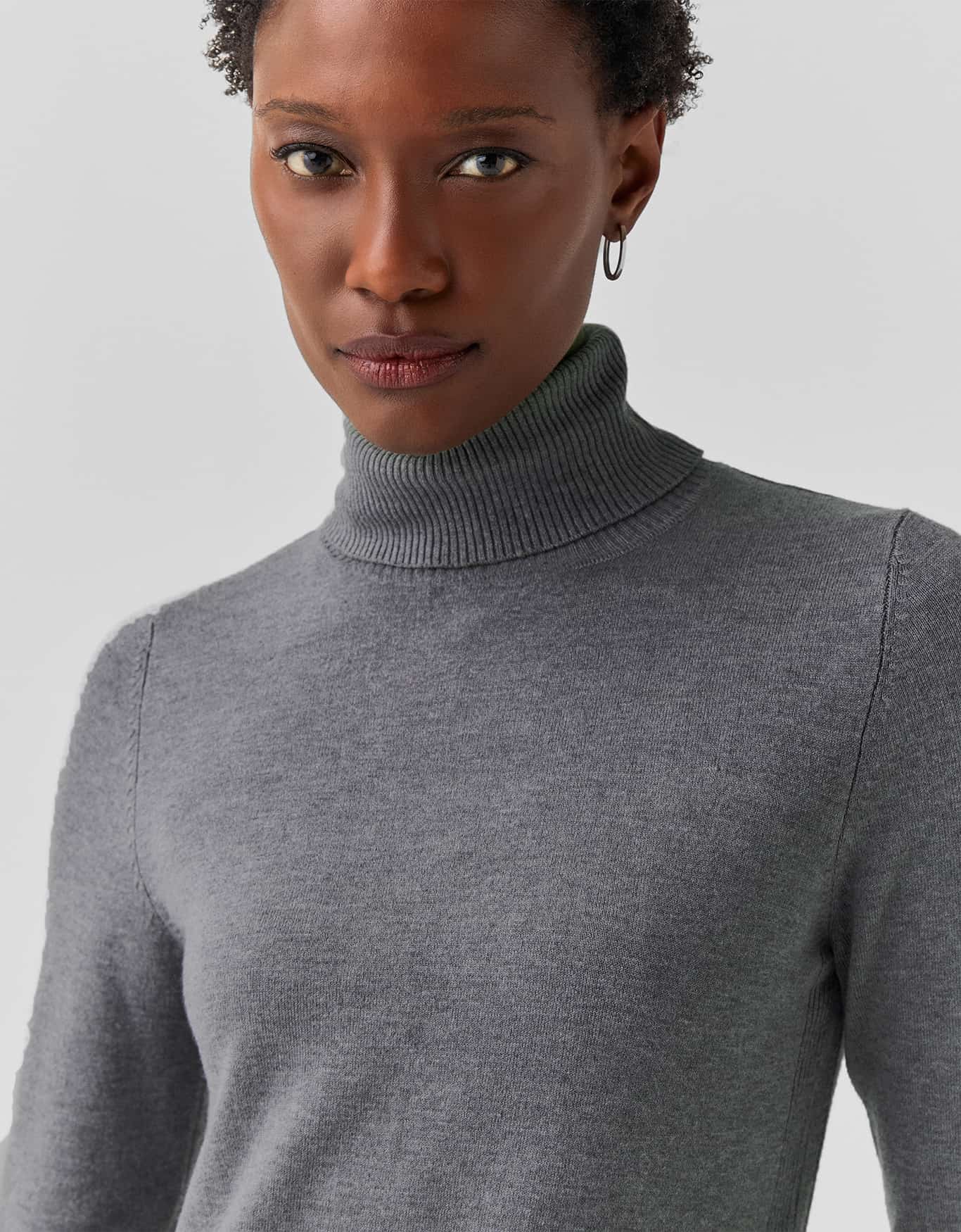 Blusa Tricot Básico Gola Alta Cinza