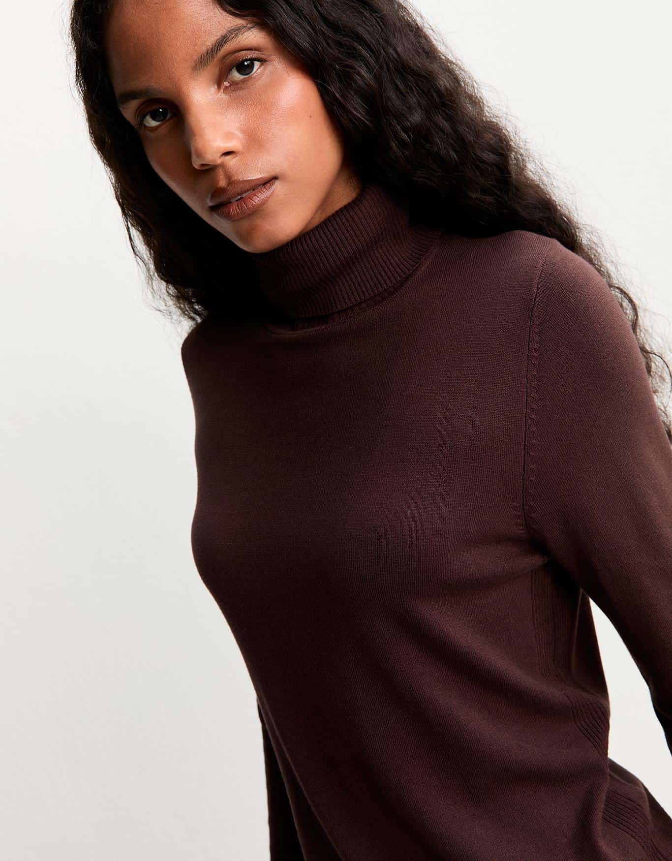 Blusa Tricot Básico Gola Alta Marrom