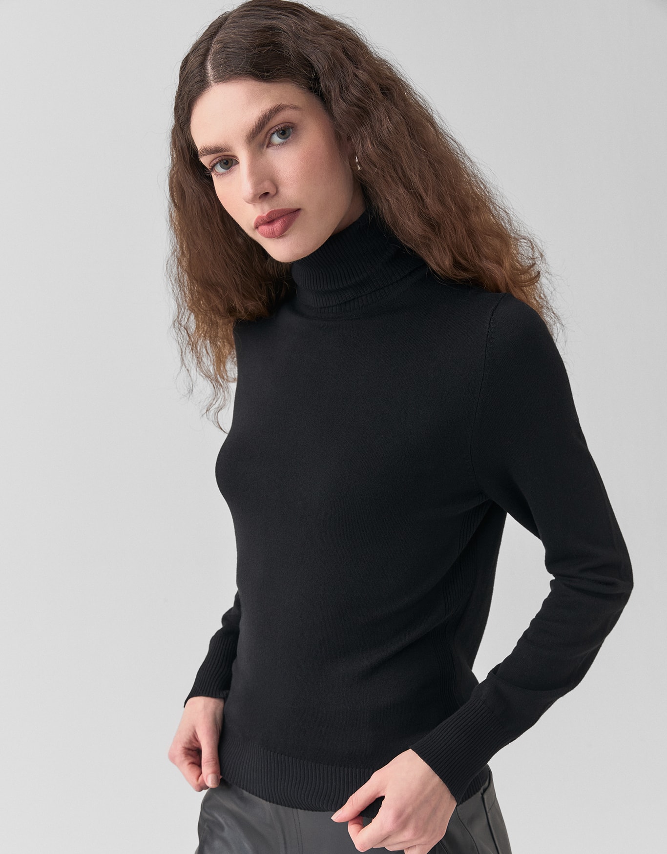 Blusa Tricot Básico Gola Alta Preta