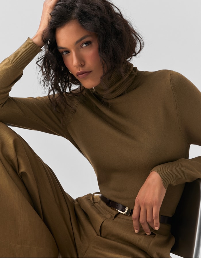 Shoulder — Blusa Tricot Básico Gola Alta Verde