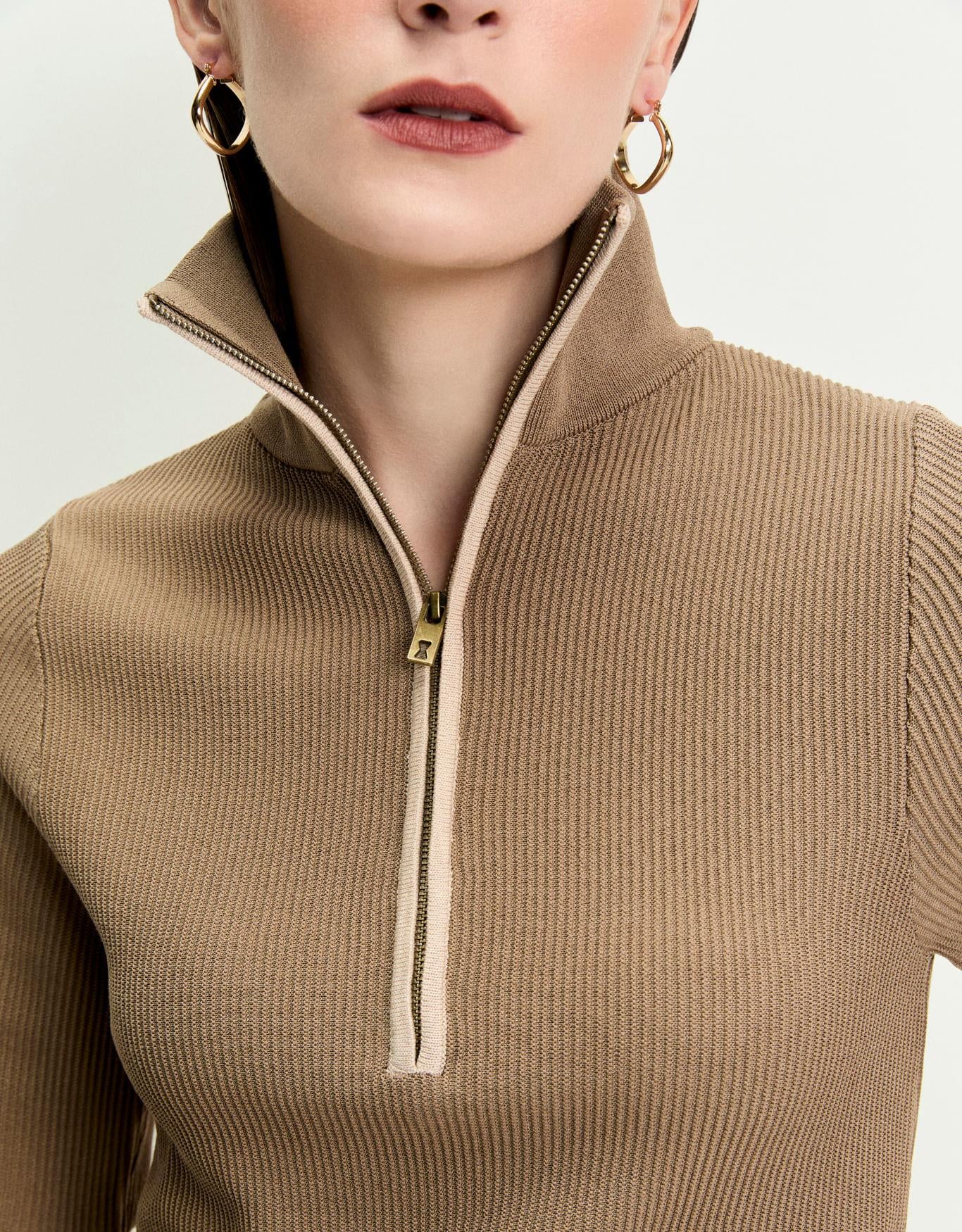 Blusa Tricot Bicolor Zíper Bege 360